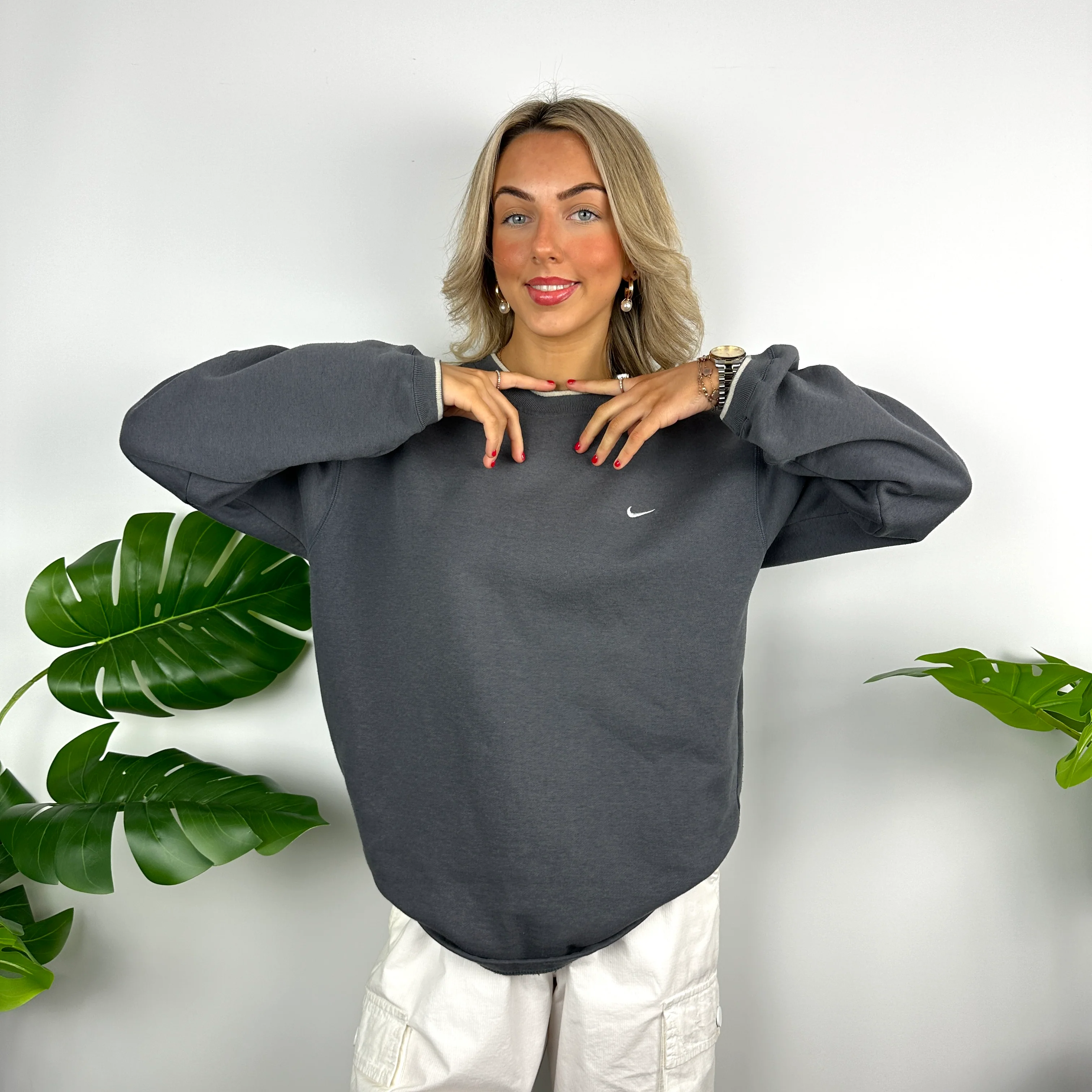 Nike Grey Embroidered Swoosh Sweatshirt (M) - Image 5