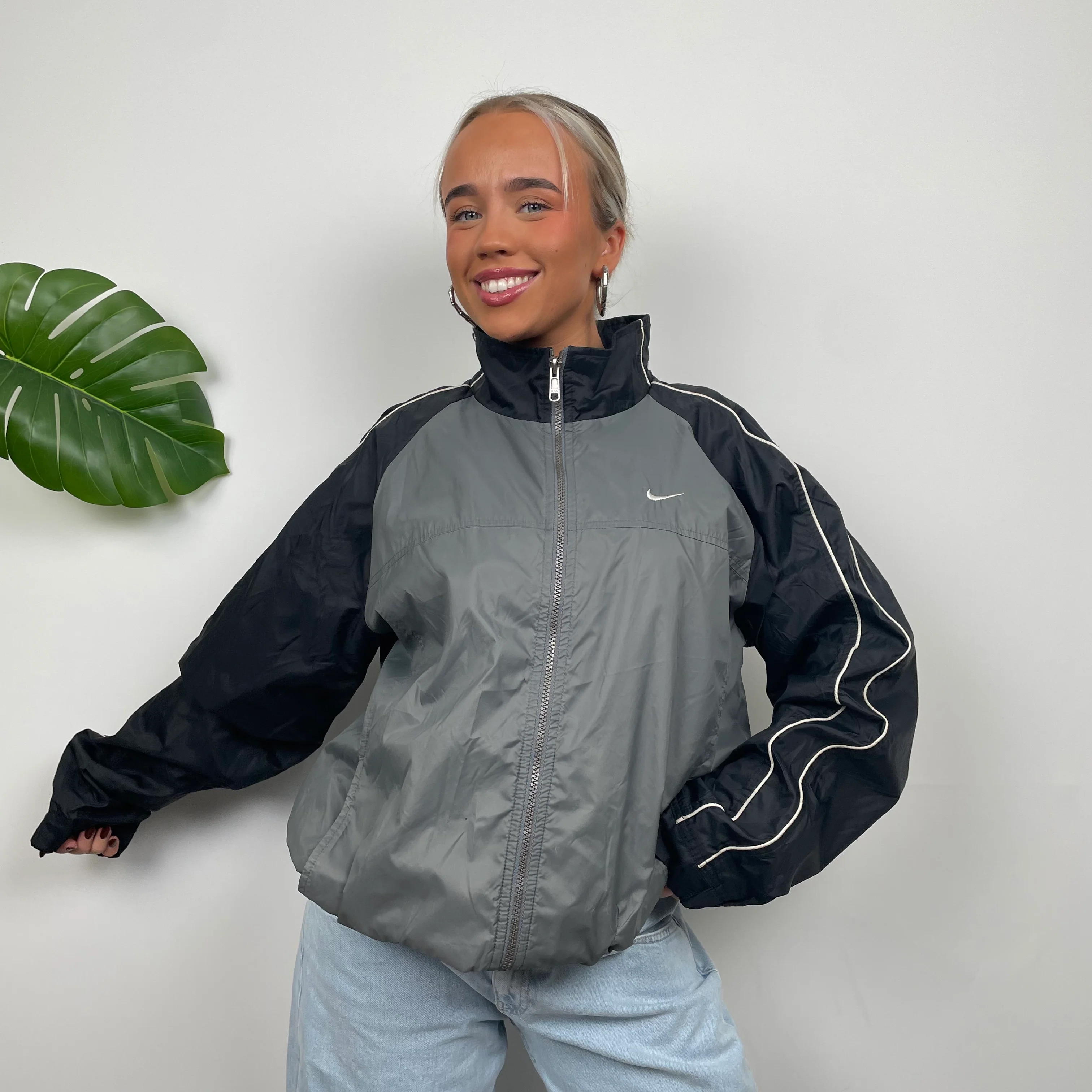 Nike Grey Embroidered Swoosh Zip Up Windbreaker Jacket (M) - Image 4