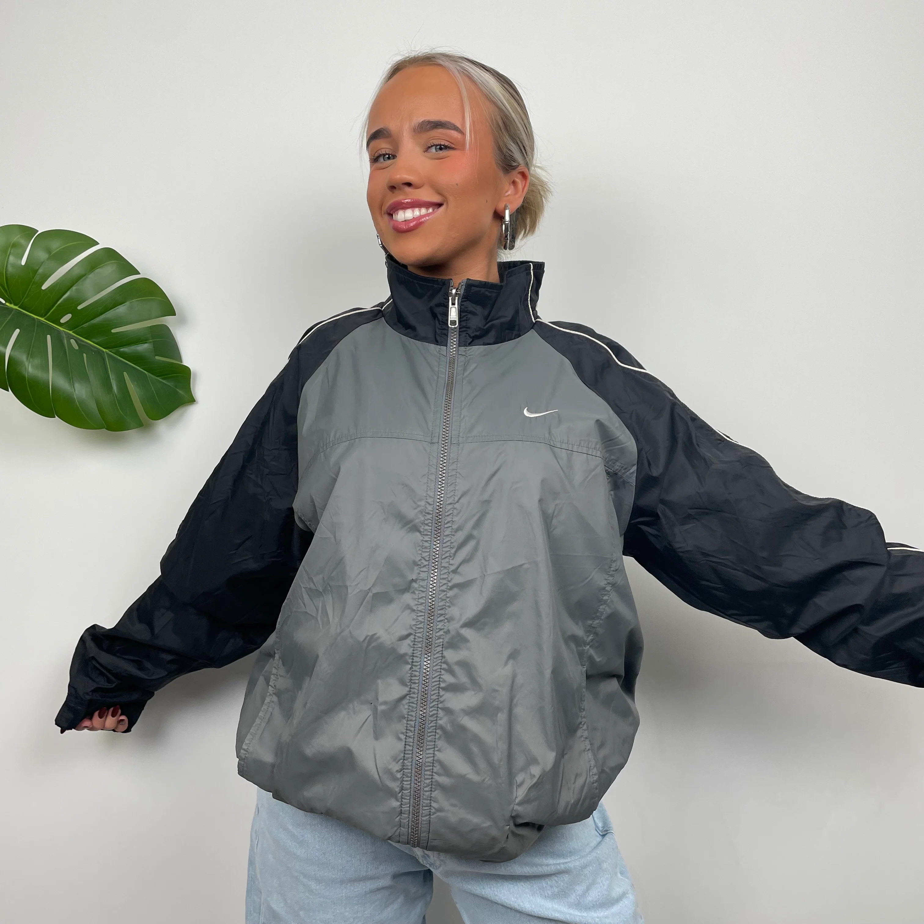 Nike Grey Embroidered Swoosh Zip Up Windbreaker Jacket (M) - Image 6