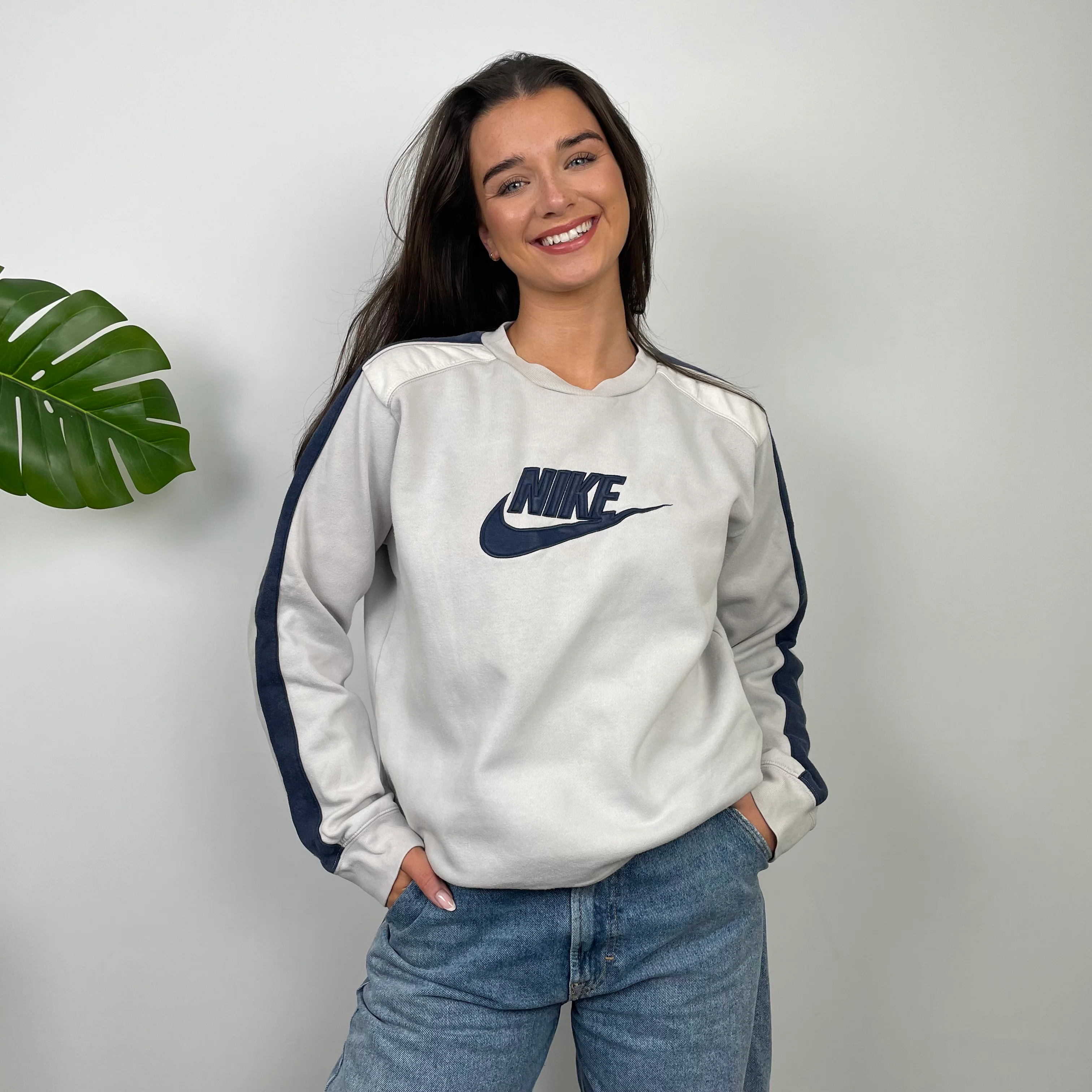Nike Light Grey Embroidered Spell Out Sweatshirt (M) - Image 2