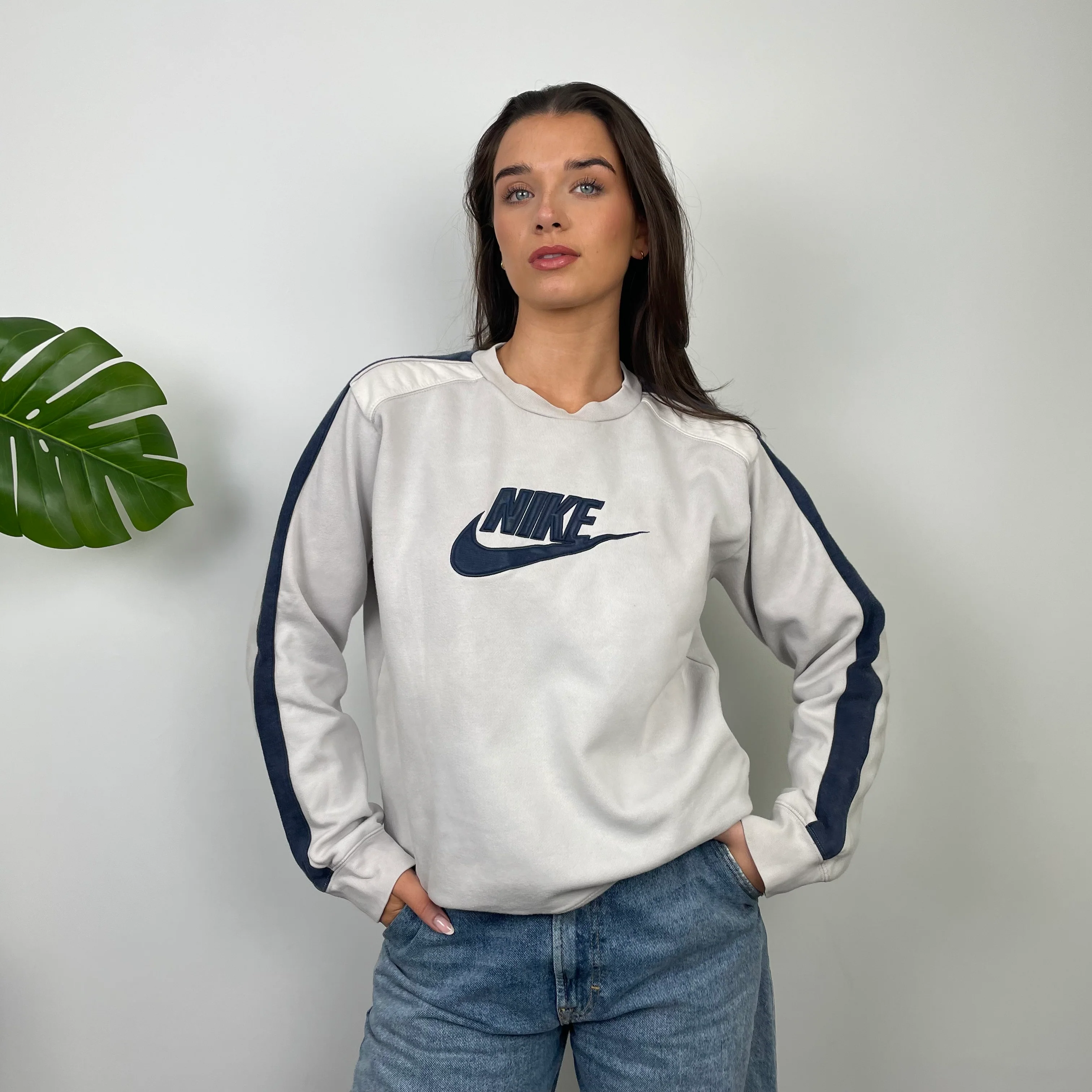 Nike Light Grey Embroidered Spell Out Sweatshirt (M) - Image 3