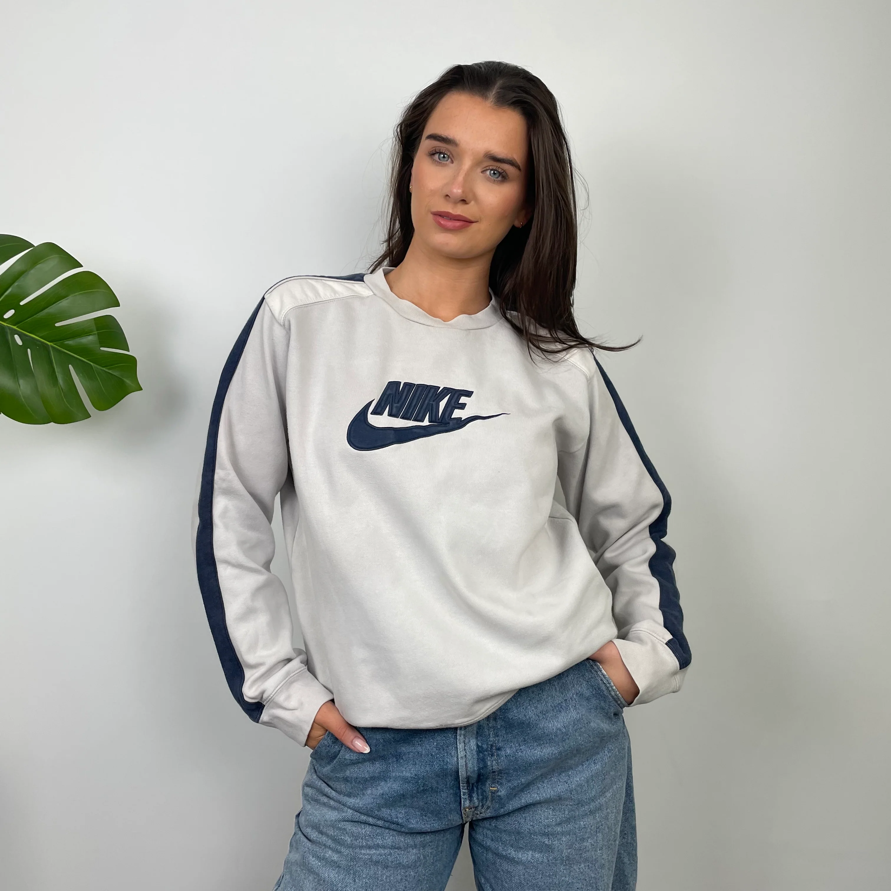 Nike Light Grey Embroidered Spell Out Sweatshirt (M) - Image 4