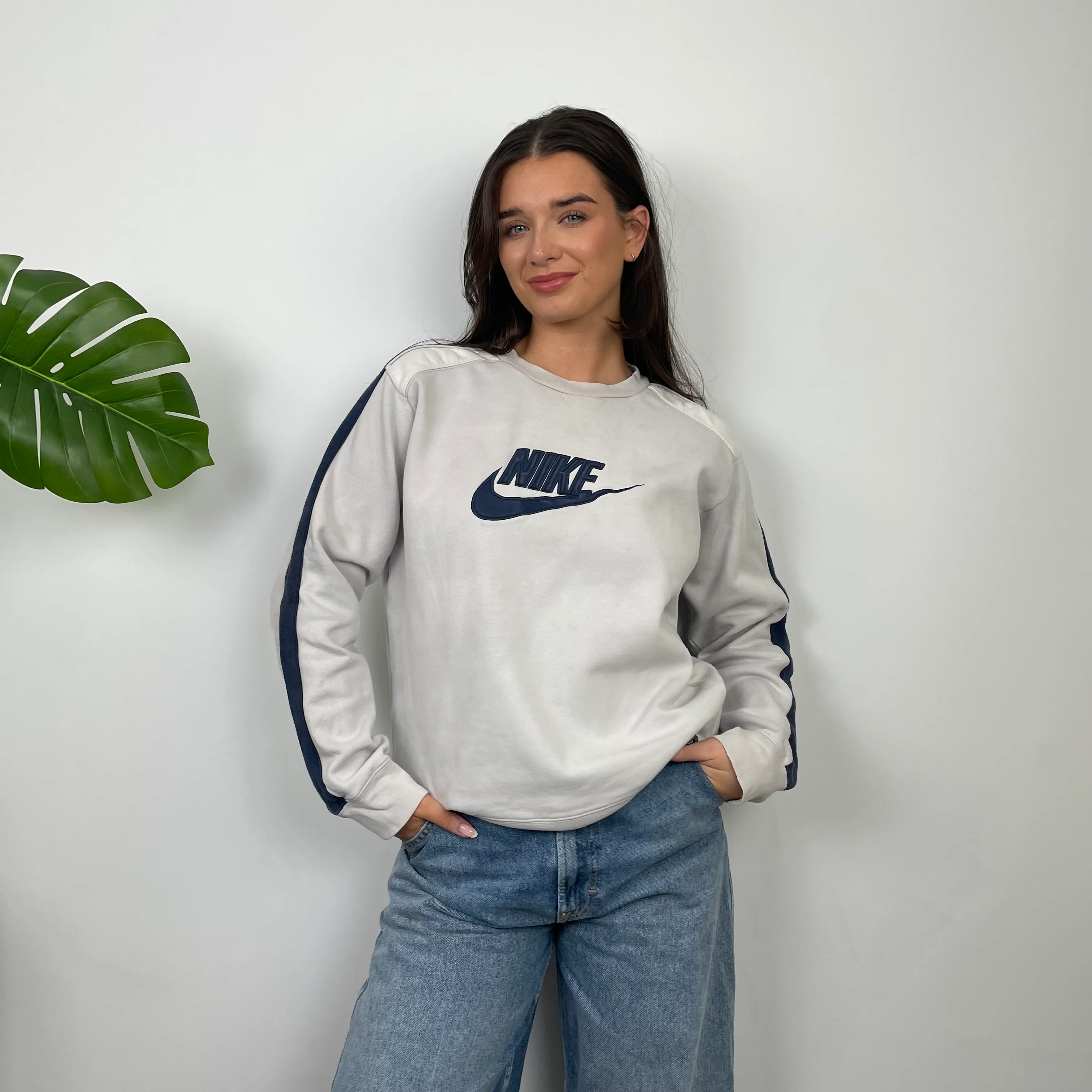 Nike Light Grey Embroidered Spell Out Sweatshirt (M) - Image 6