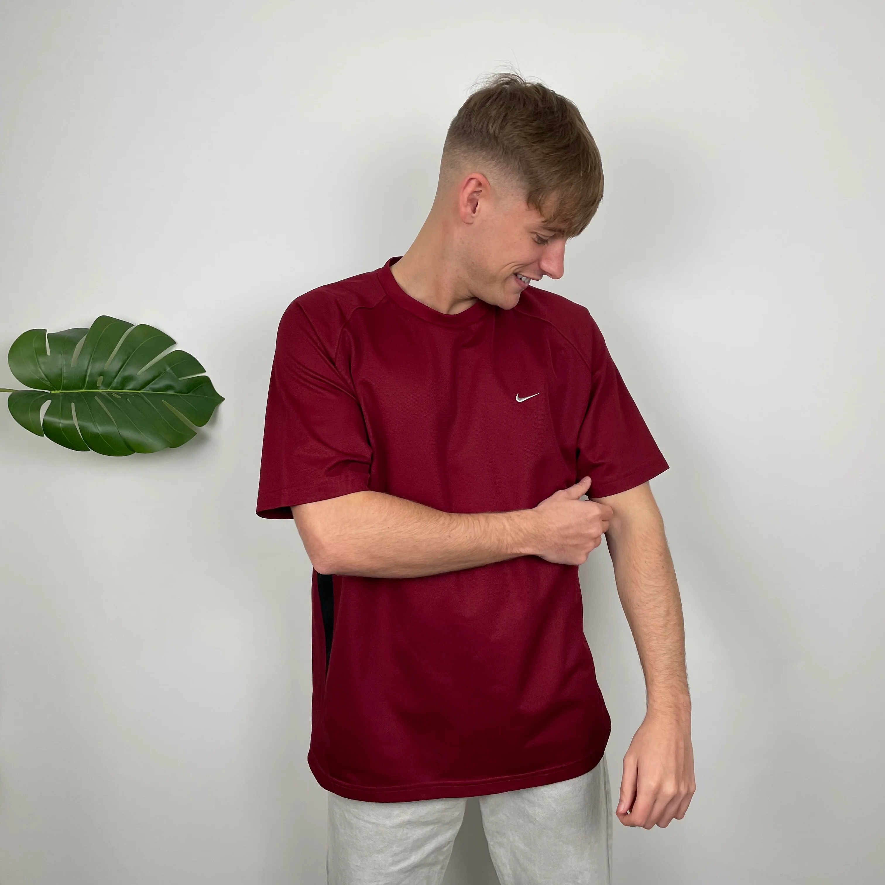 Nike Maroon Embroidered Spell Out T Shirt (L) - Image 3