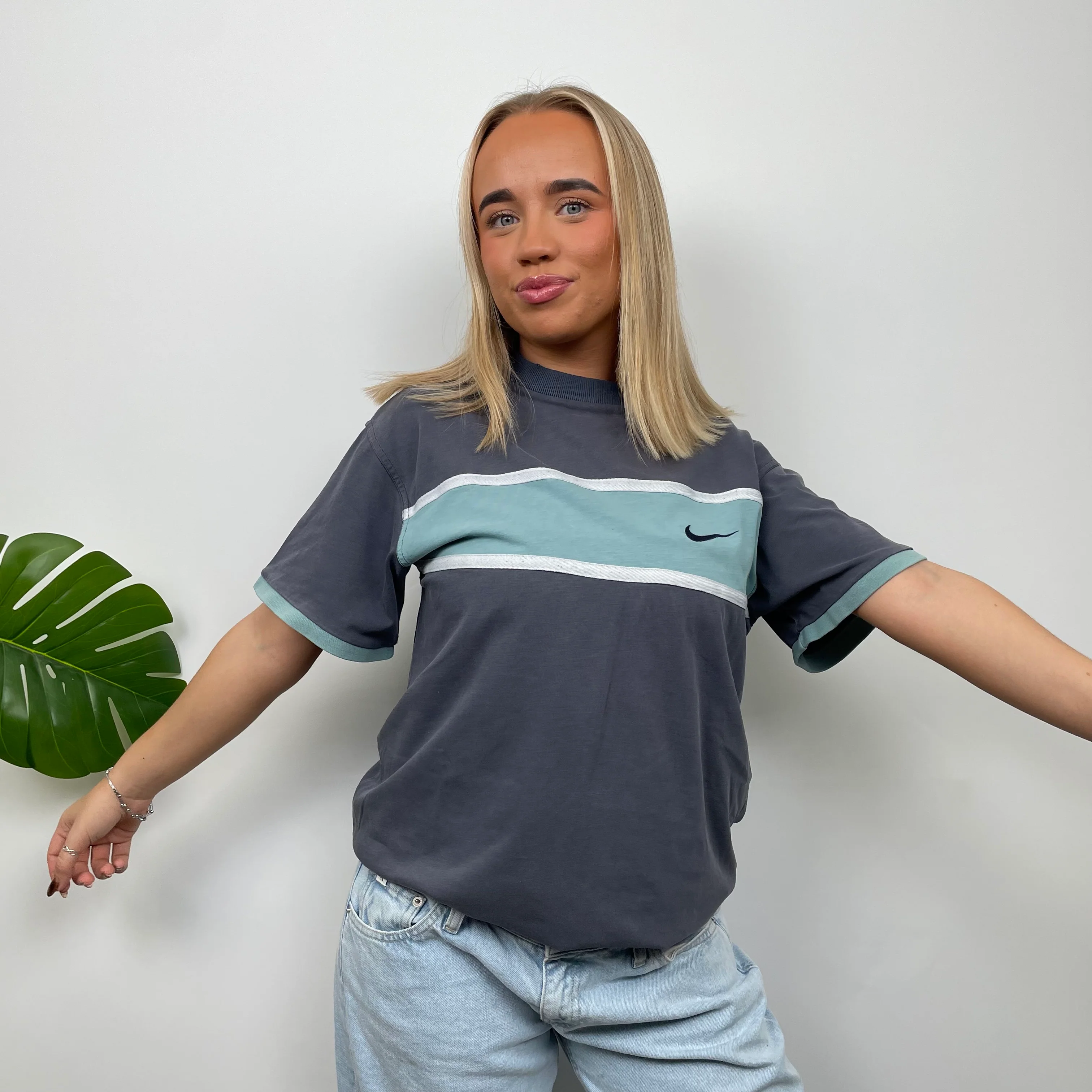 Nike Navy Embroidered Swoosh T Shirt (M) - Image 5