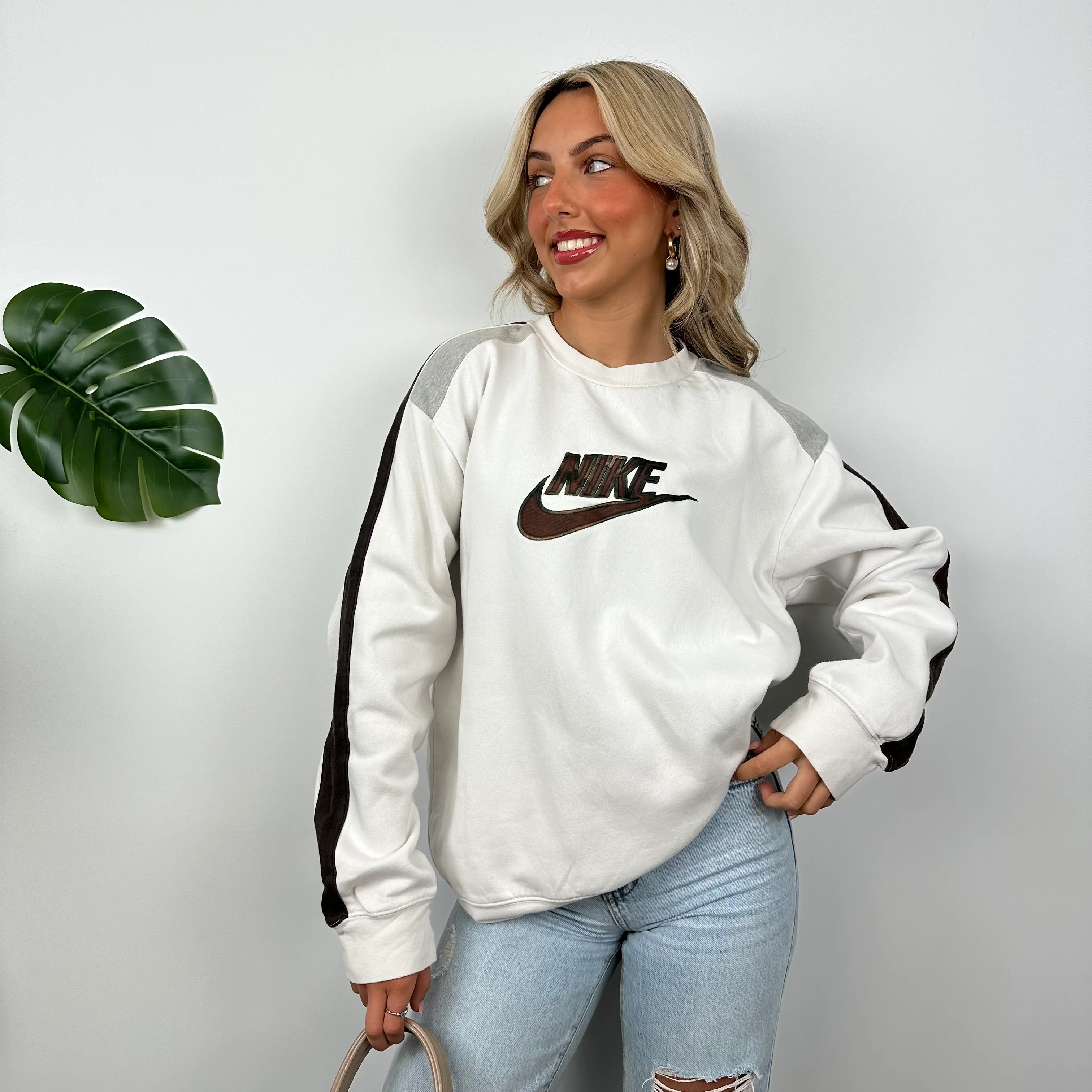 Nike RARE White Embroidered Spell Out Sweatshirt (S) - Image 5