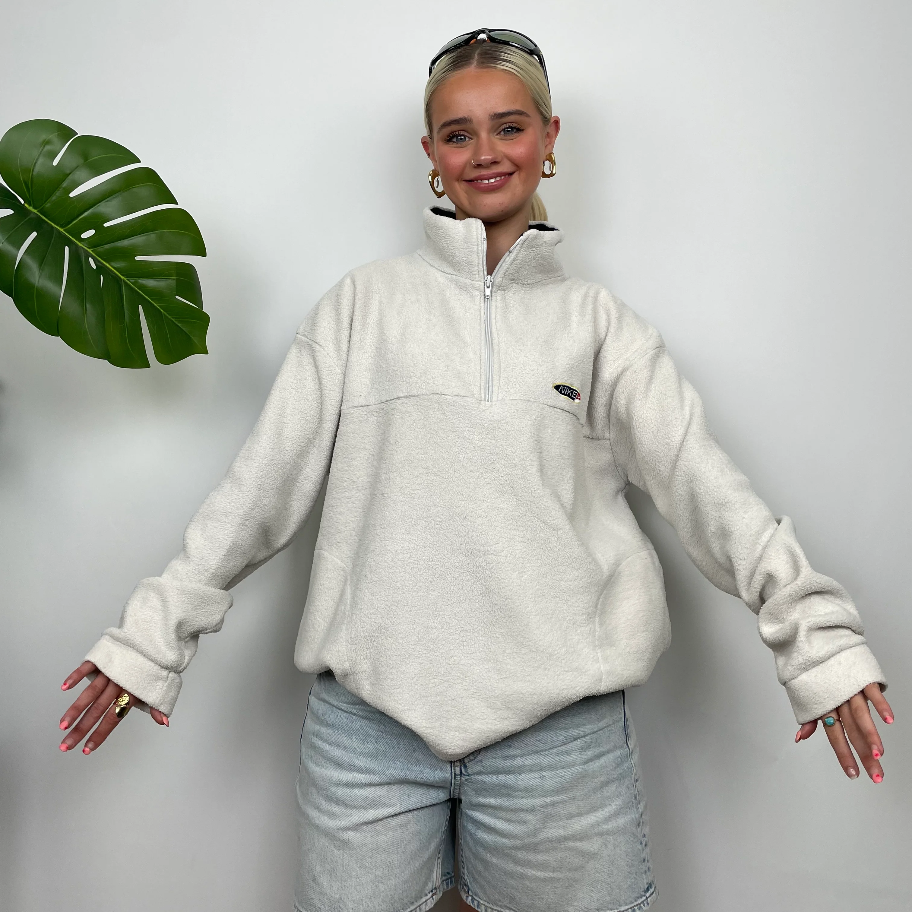 Nike RARE White Embroidered Spell Out Teddy Bear Fleece Quarter Zip Sweatshirt (M) - Image 3