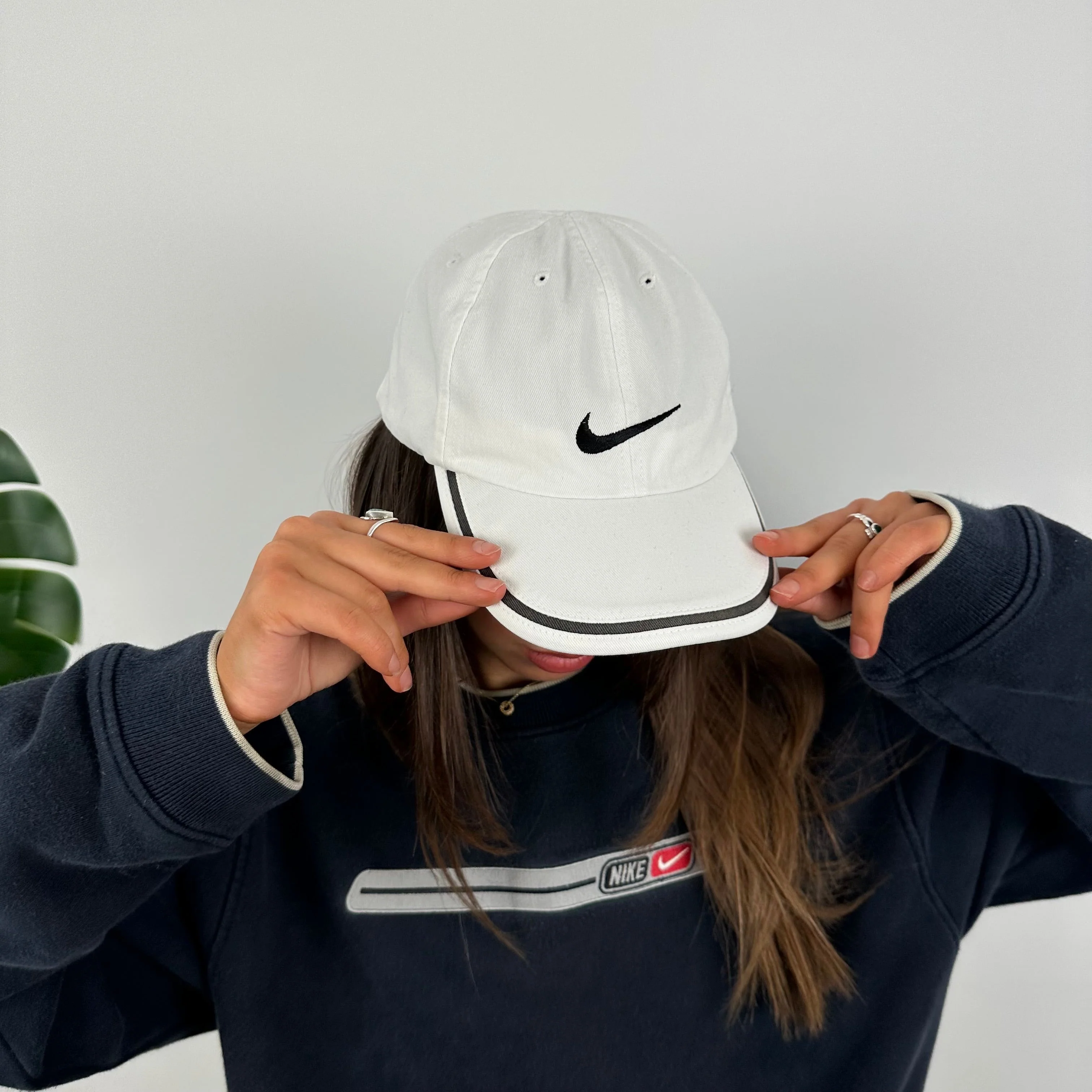 Nike RARE White Embroidered Swoosh Cap - Image 2