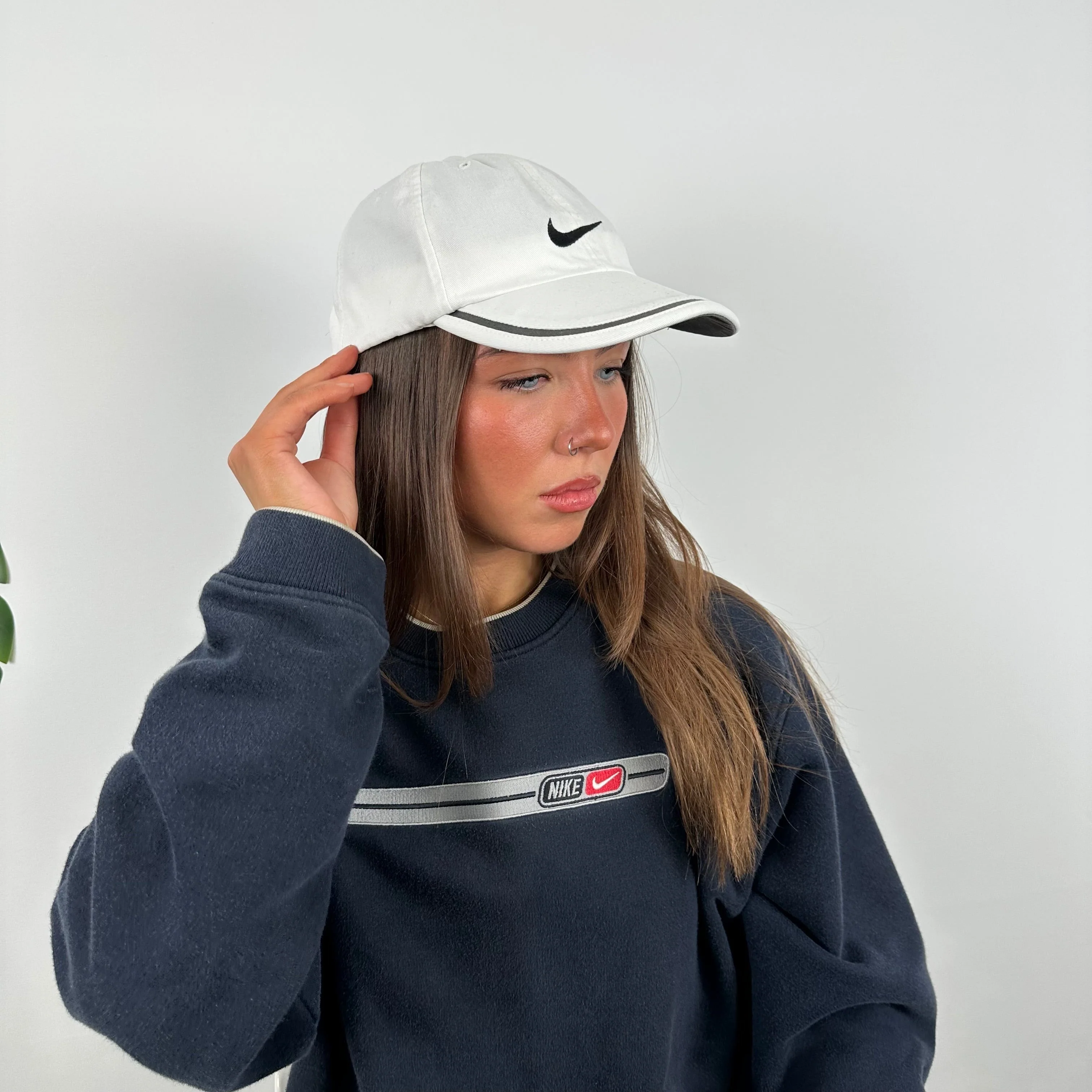 Nike RARE White Embroidered Swoosh Cap - Image 3