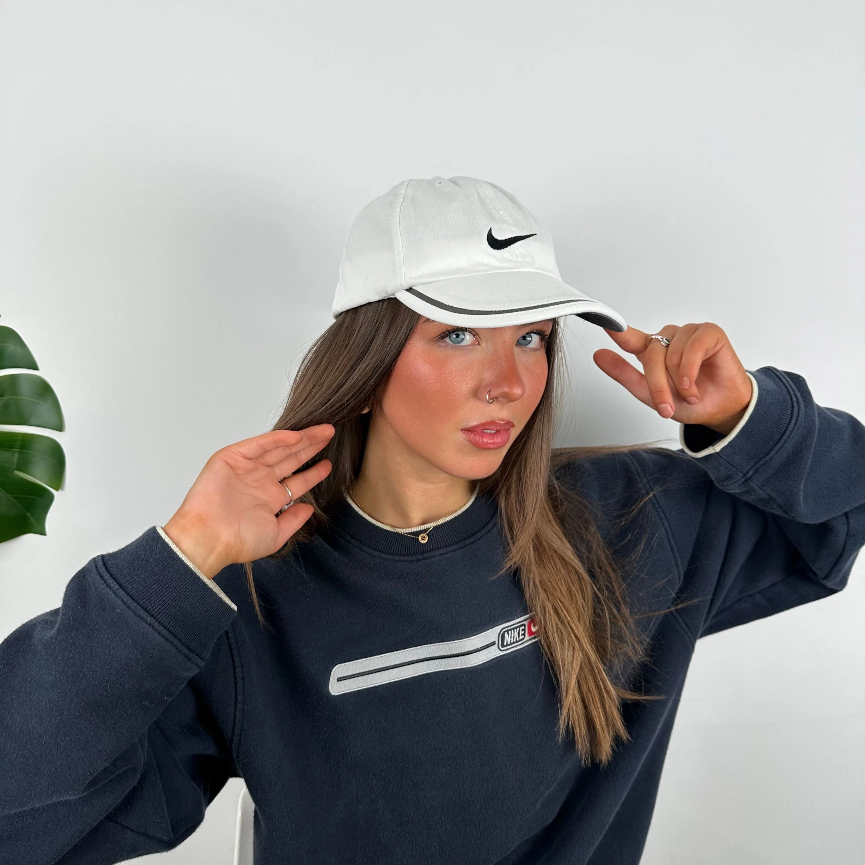 Nike RARE White Embroidered Swoosh Cap - Image 6