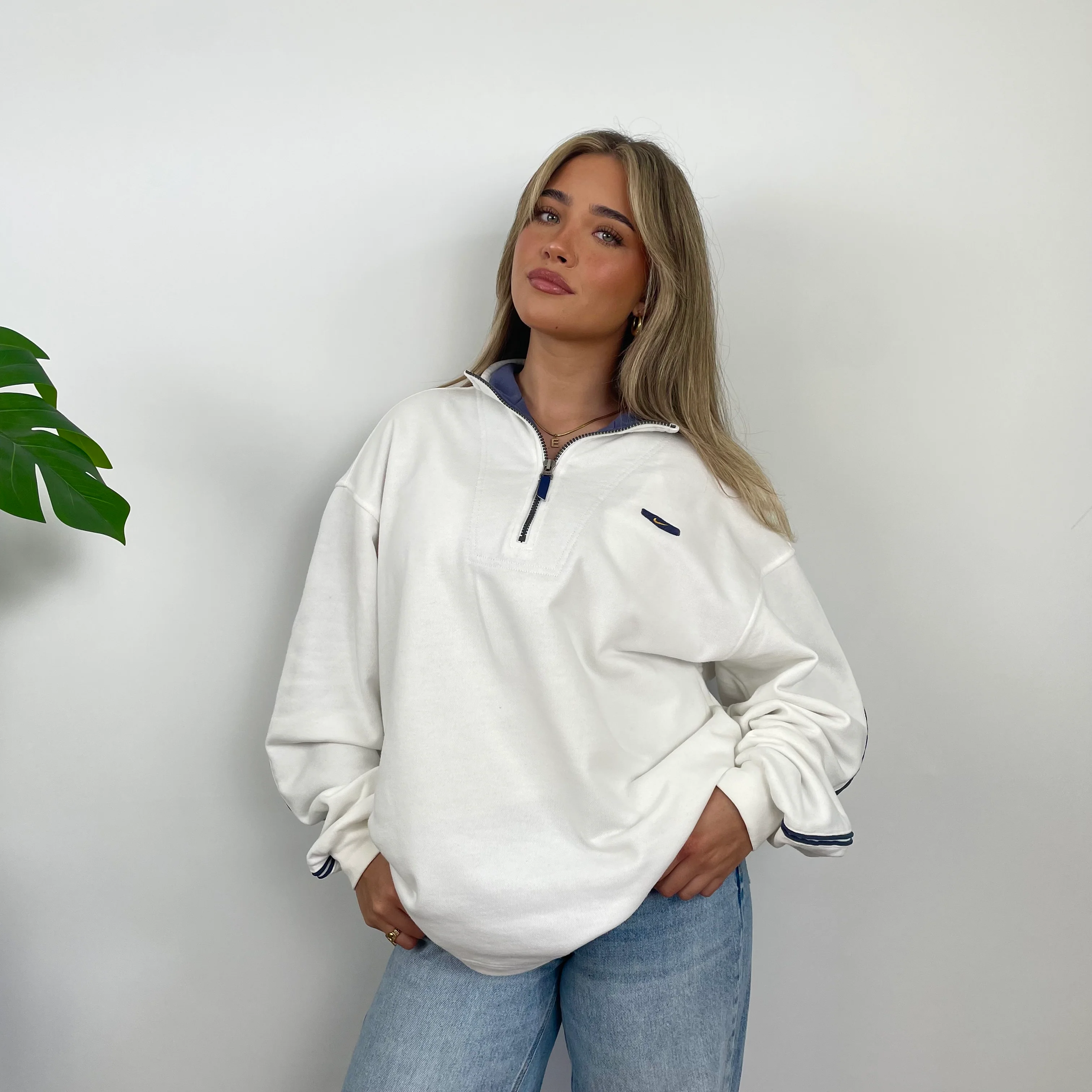 Nike RARE White Embroidered Swoosh Quarter Zip Sweatshirt (L)