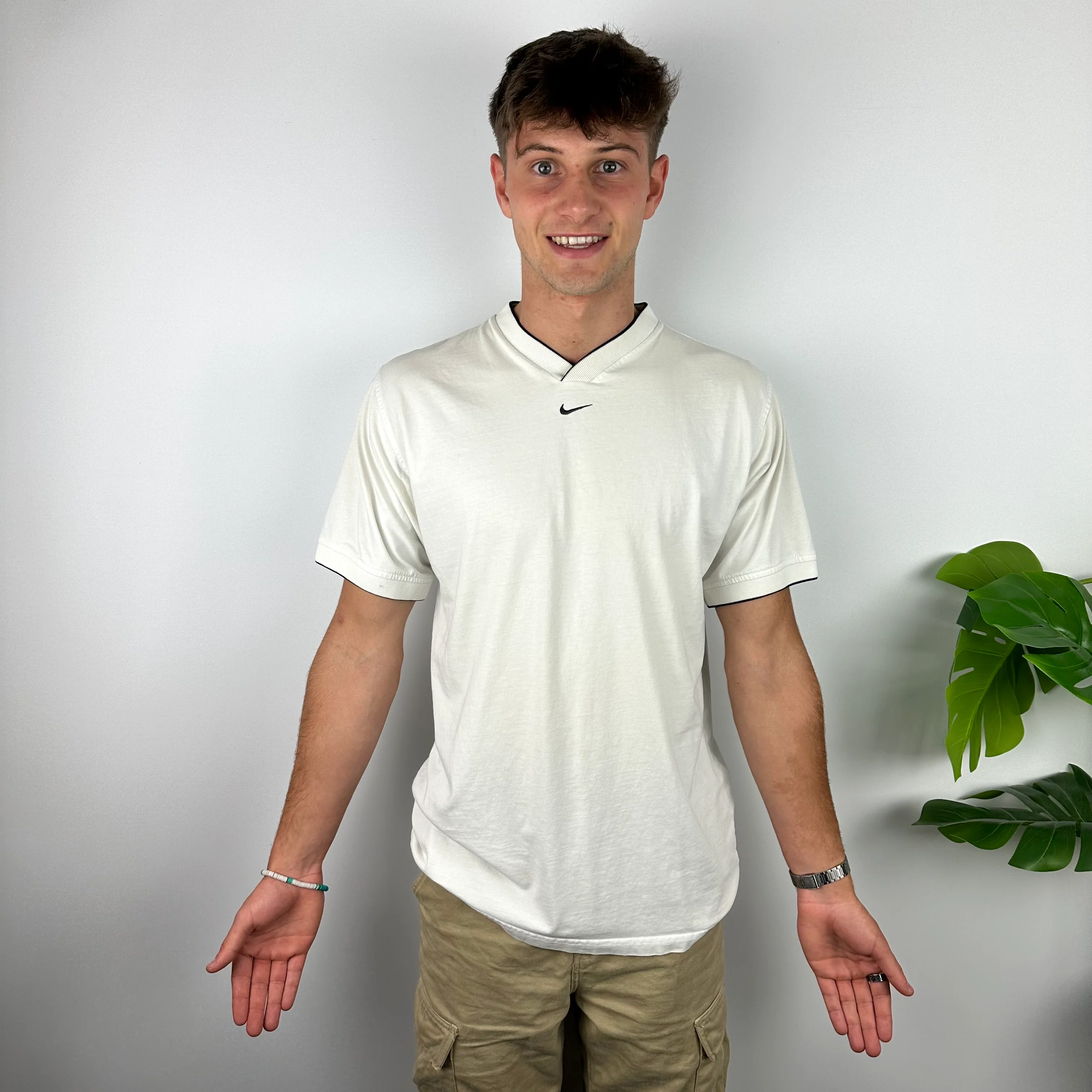 Nike White Embroidered Swoosh T Shirt (L) - Image 3