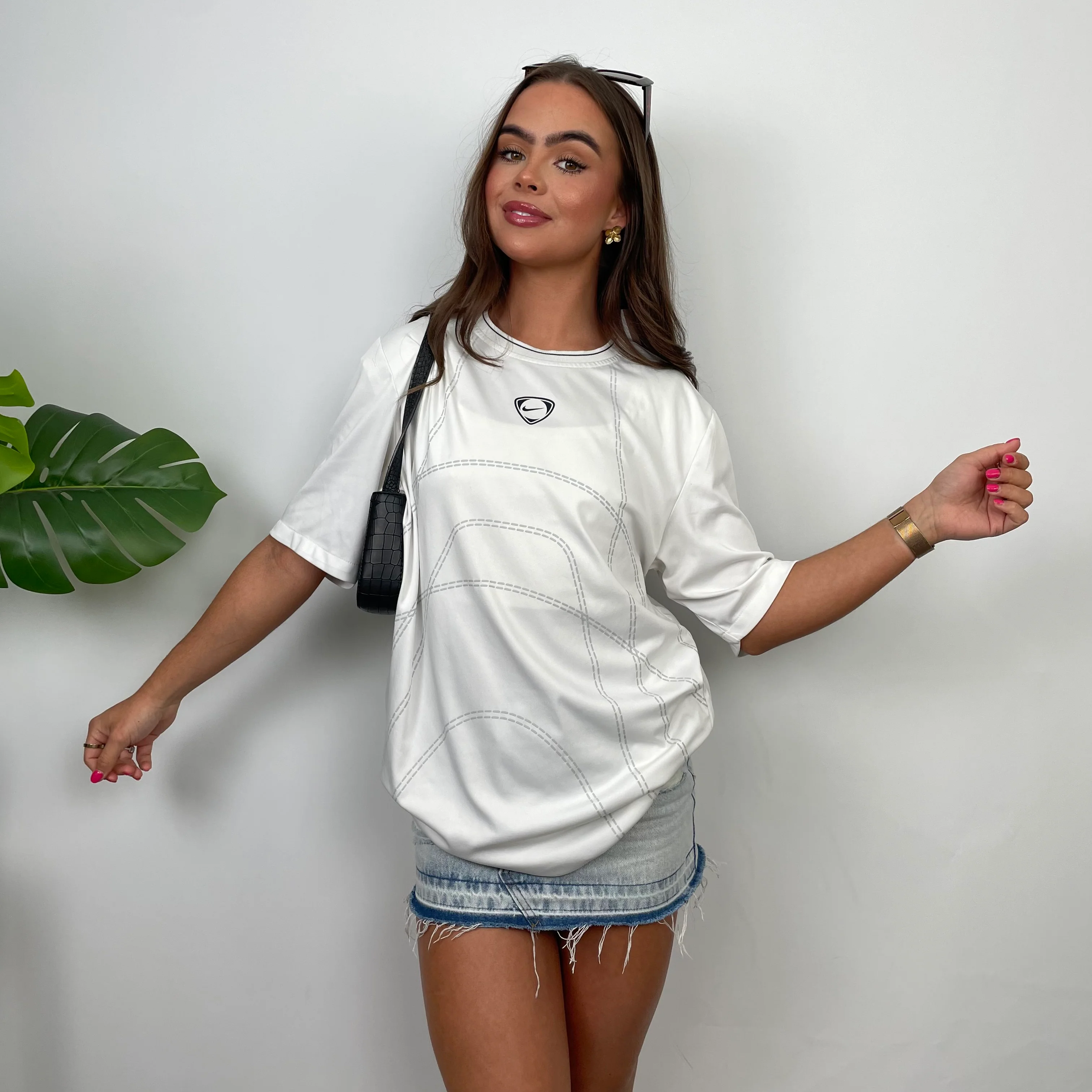 Nike RARE White Embroidered Swoosh T Shirt (M) - Image 2