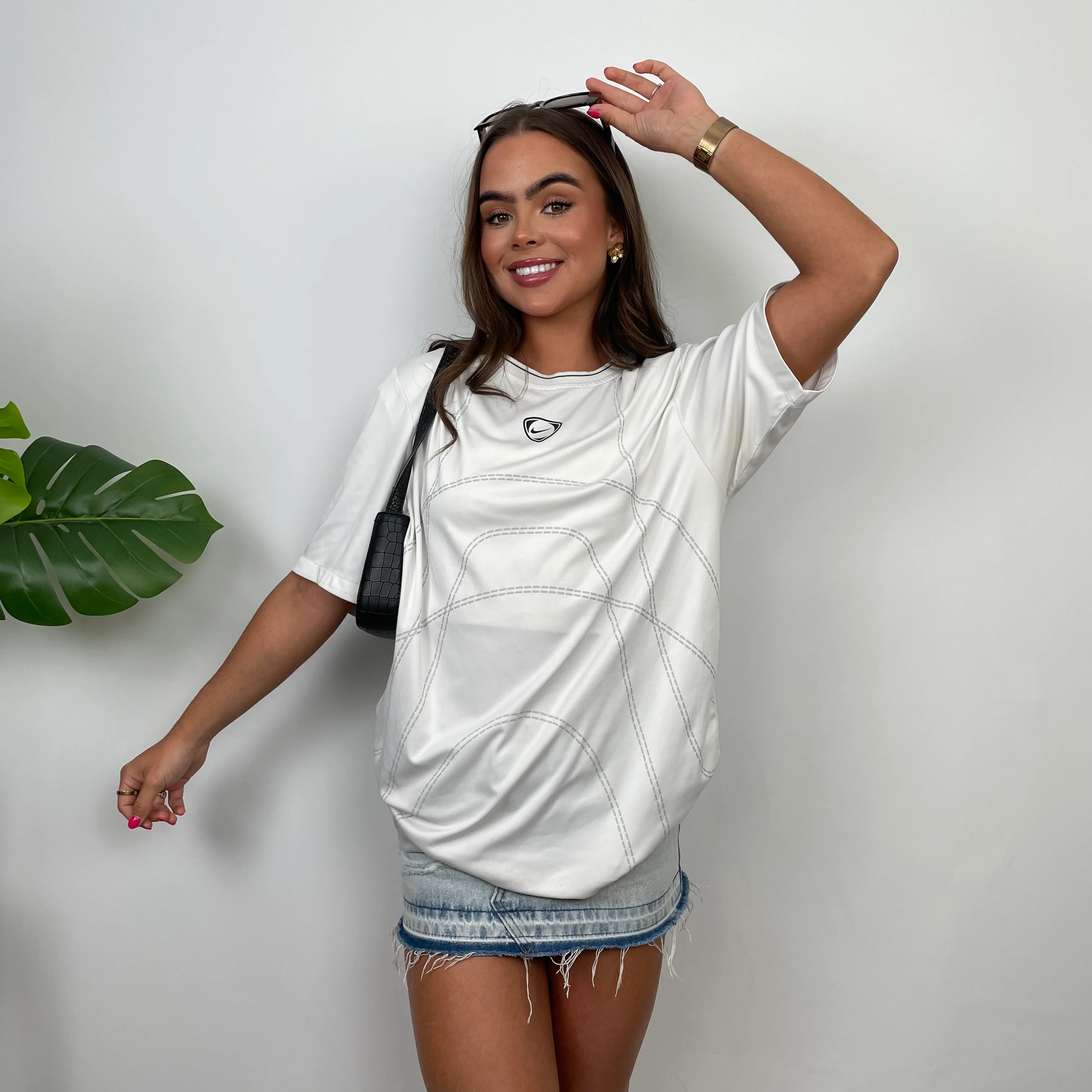 Nike RARE White Embroidered Swoosh T Shirt (M) - Image 3