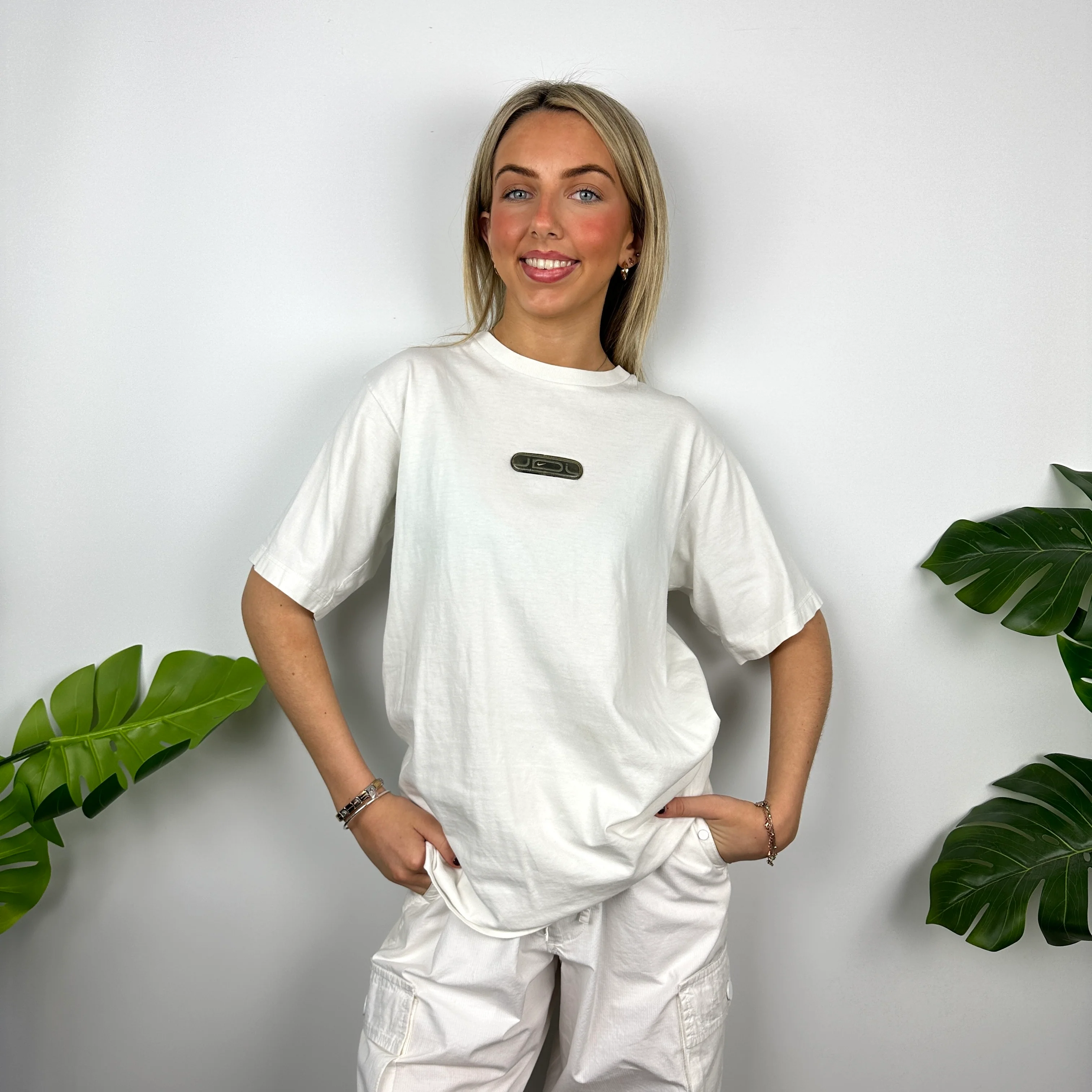 Nike RARE White Embroidered Swoosh T Shirt (M) - Image 5