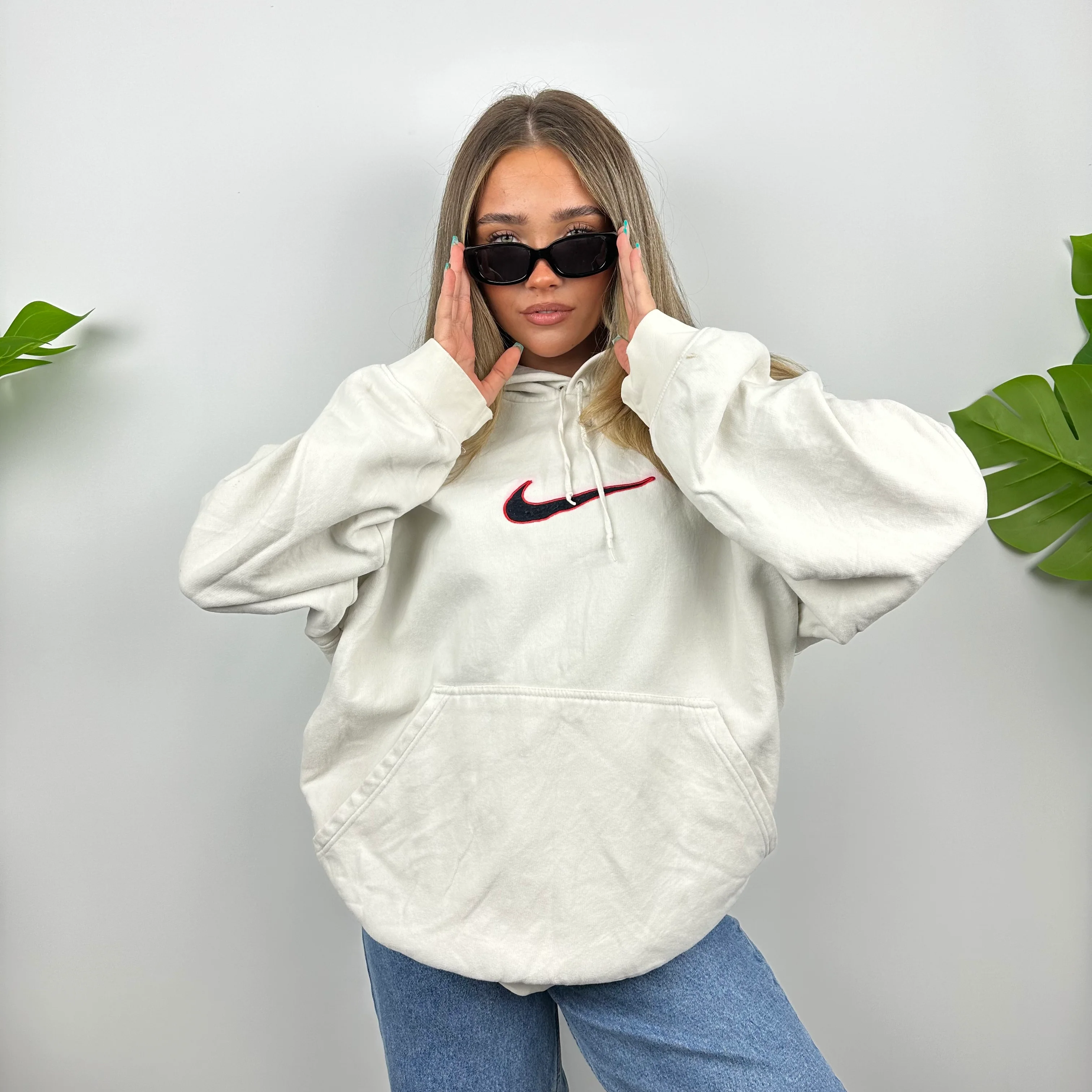Nike RARE White Embroidered Swoosh Hoodie (L) - Image 6