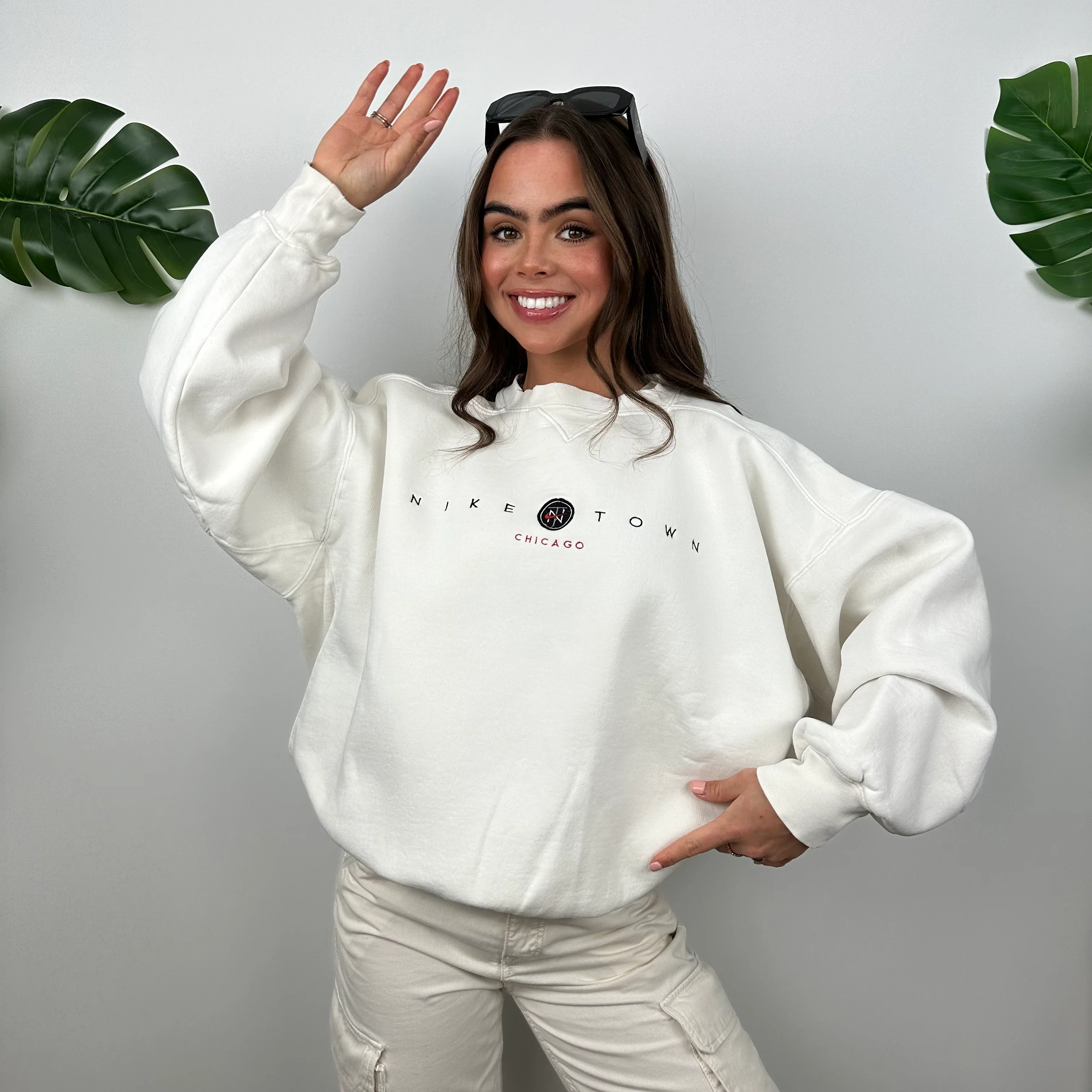 Nike Town Chicago White Embroidered Spell Out Sweatshirt (M) - Image 3