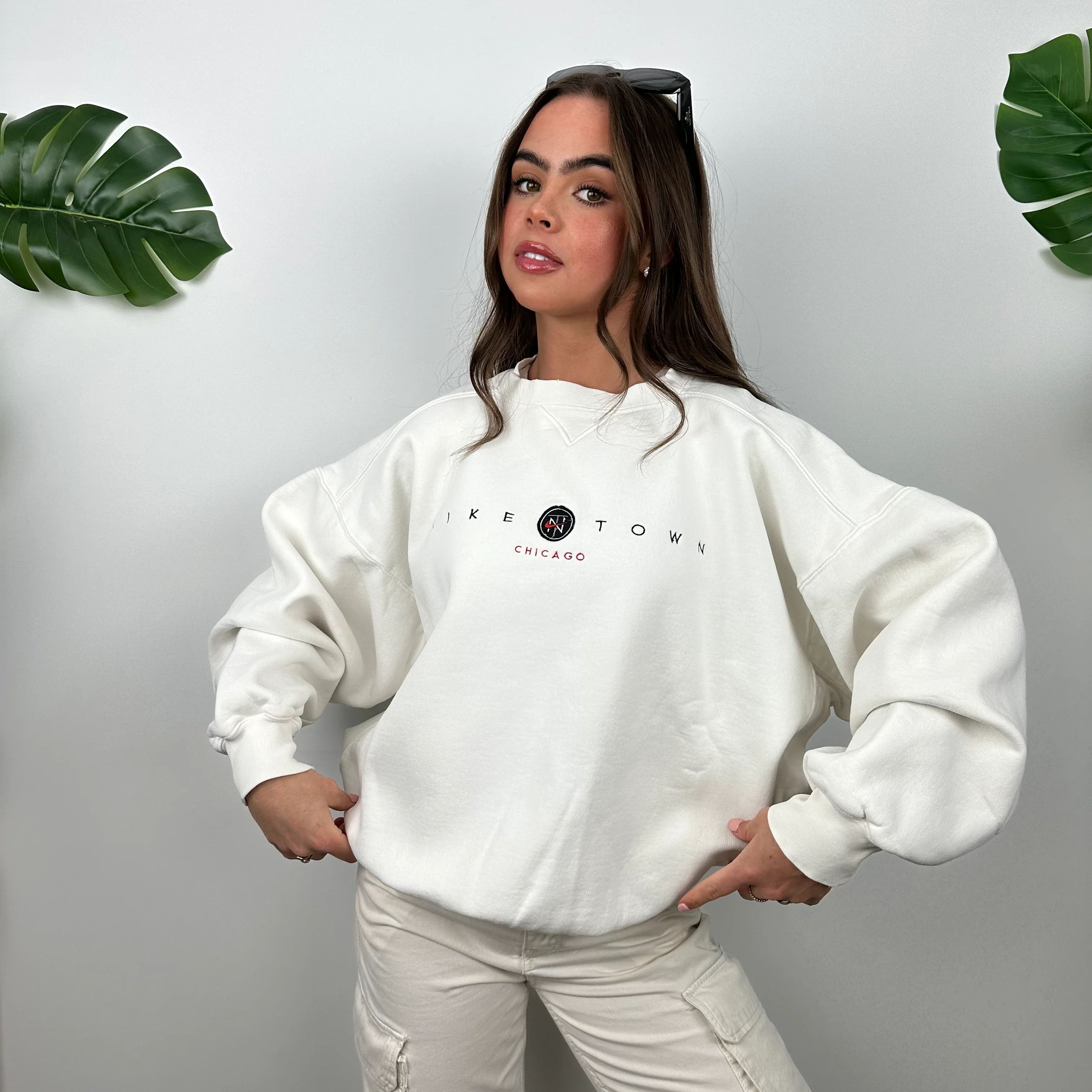Nike Town Chicago White Embroidered Spell Out Sweatshirt (M) - Image 5