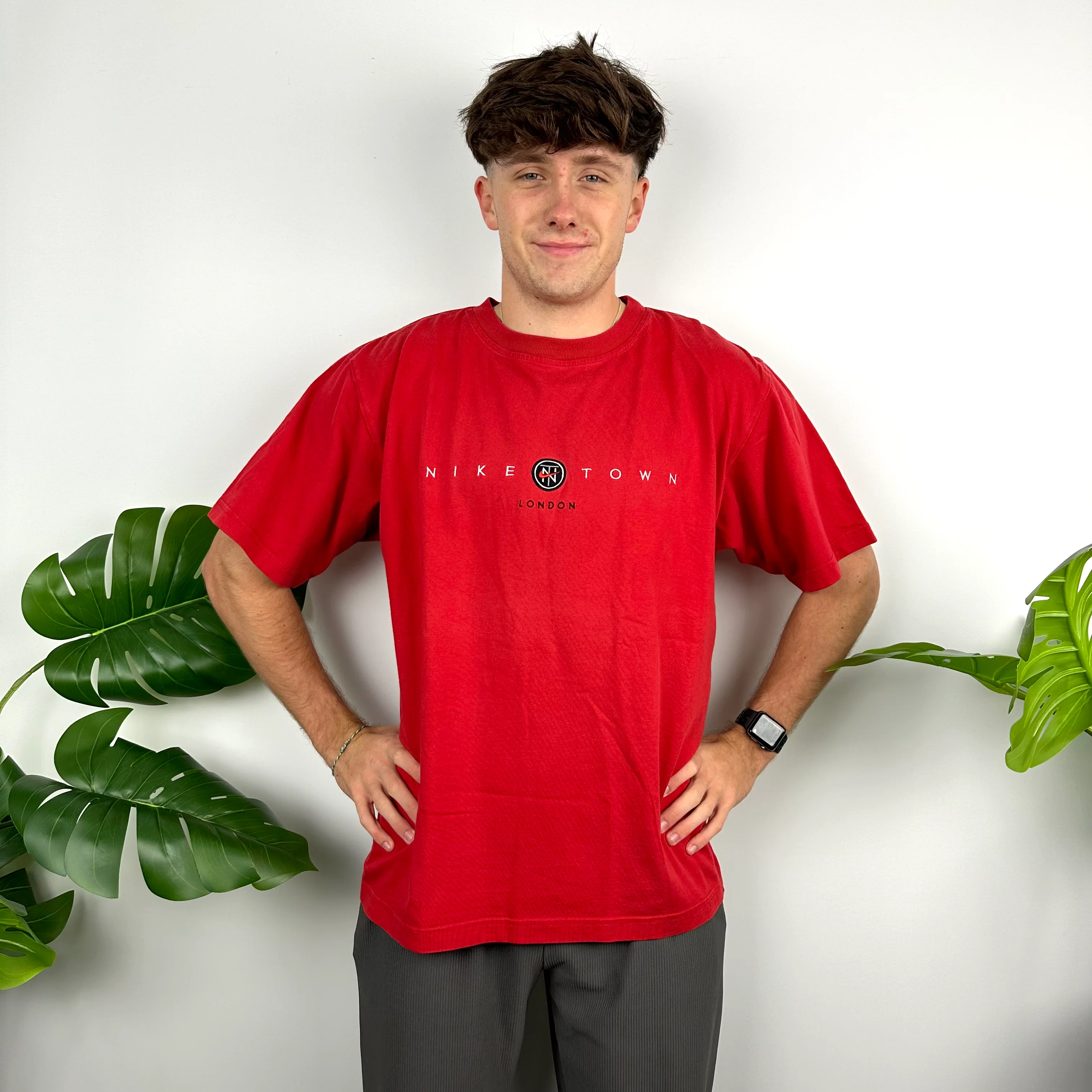 Nike Town London Red Embroidered Spell Out T Shirt (M) - Image 3