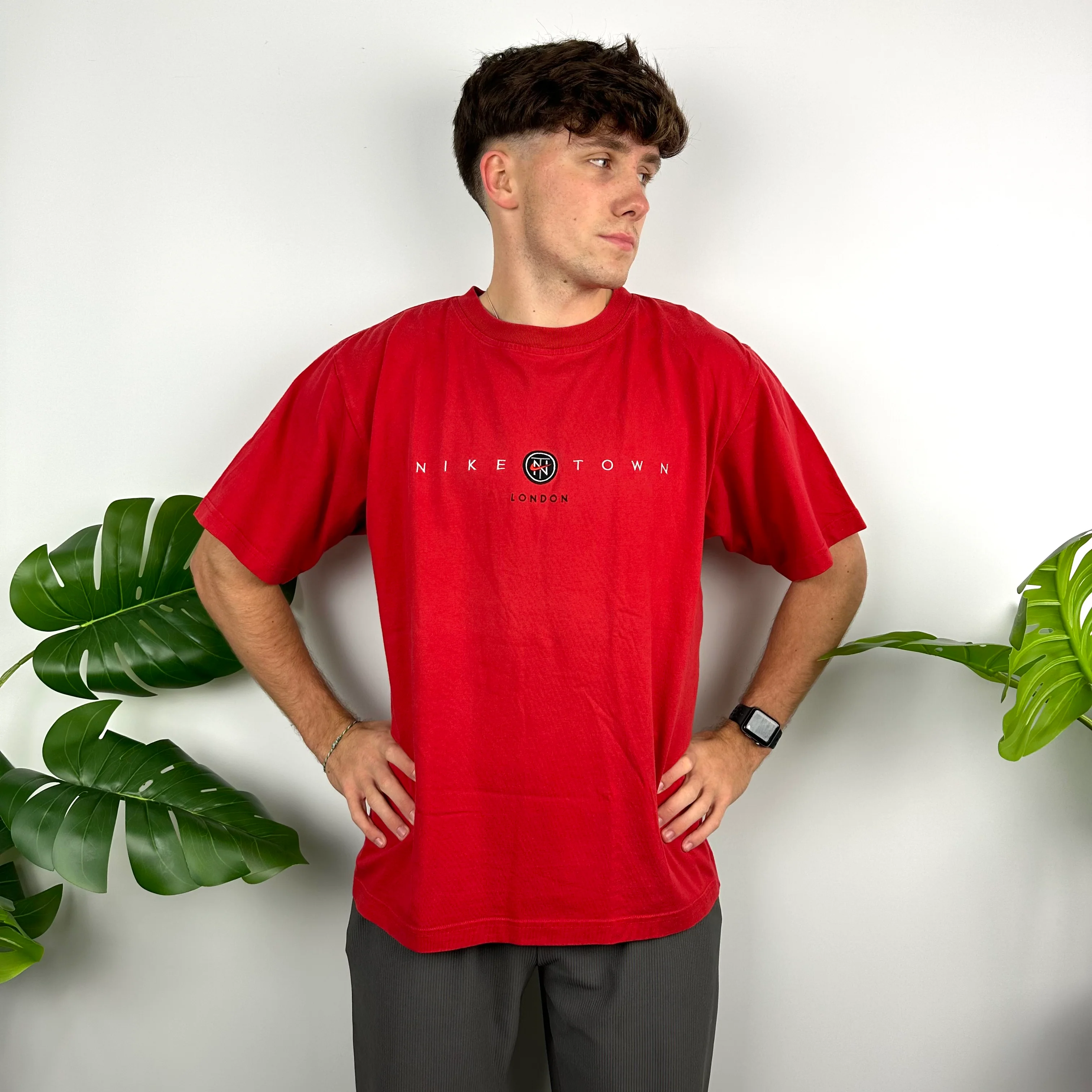 Nike Town London Red Embroidered Spell Out T Shirt (M) - Image 5