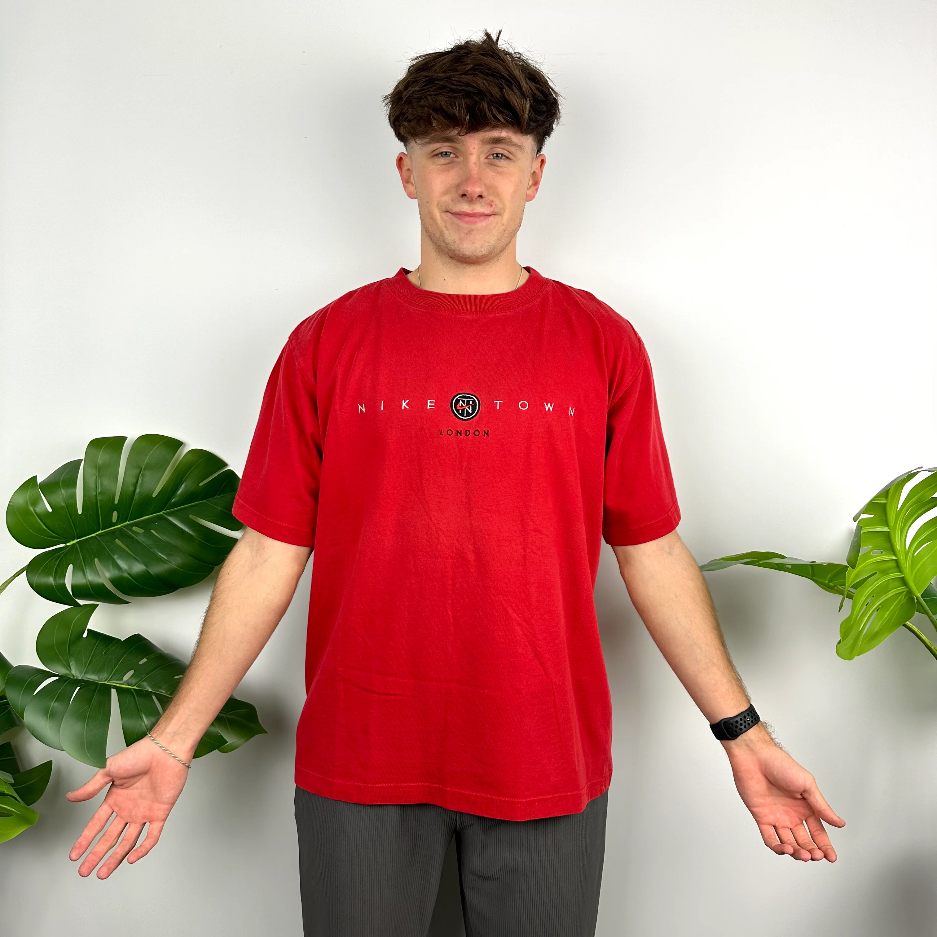 Nike Town London Red Embroidered Spell Out T Shirt (M) - Image 6