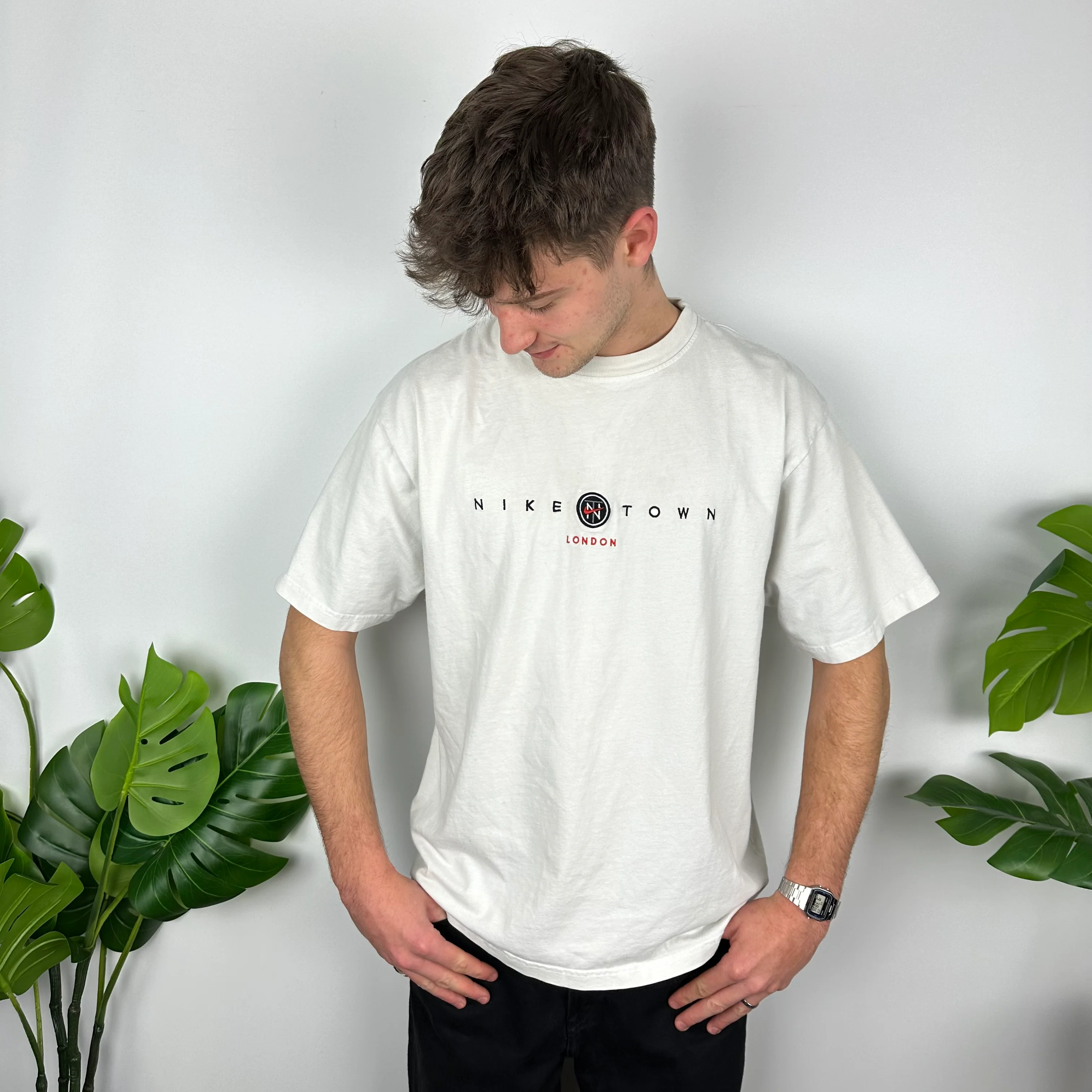 Nike Town London White Embroidered Spell Out T Shirt (L) - Image 2