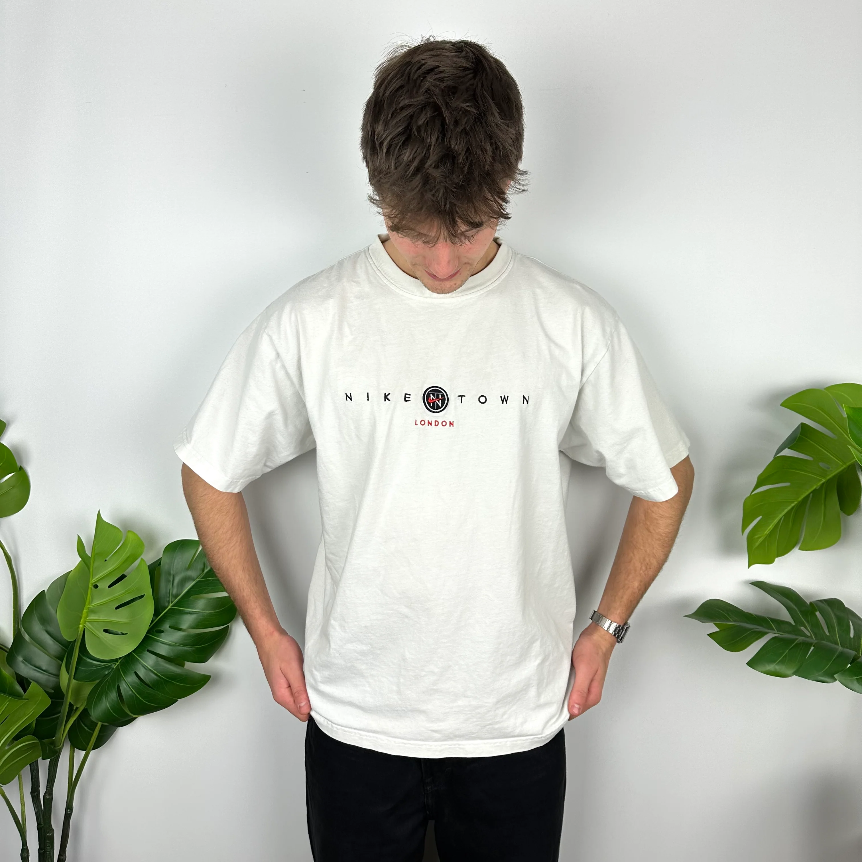 Nike Town London White Embroidered Spell Out T Shirt (L) - Image 6