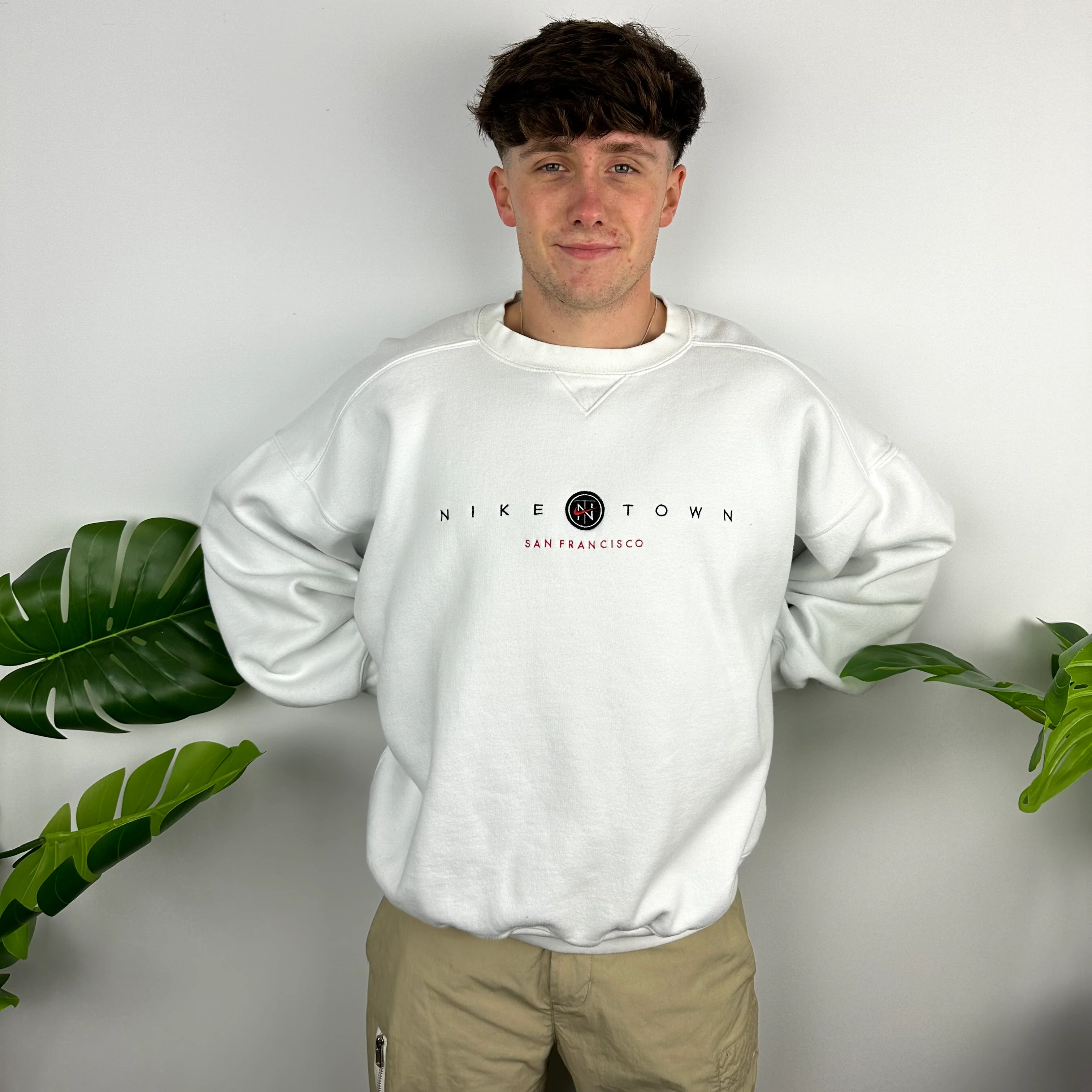 Nike Town San Francisco White Embroidered Spell Out Sweatshirt (XL) - Image 6