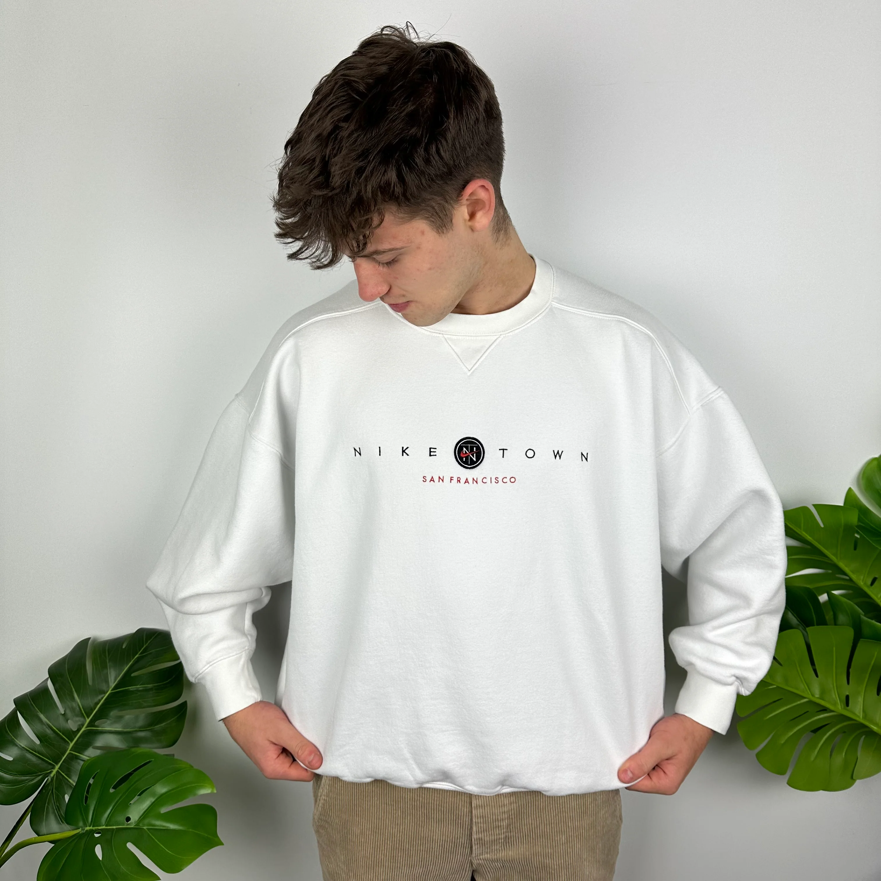 Nike Town San Francisco White Embroidered Spell Out Sweatshirt (XL) - Image 10
