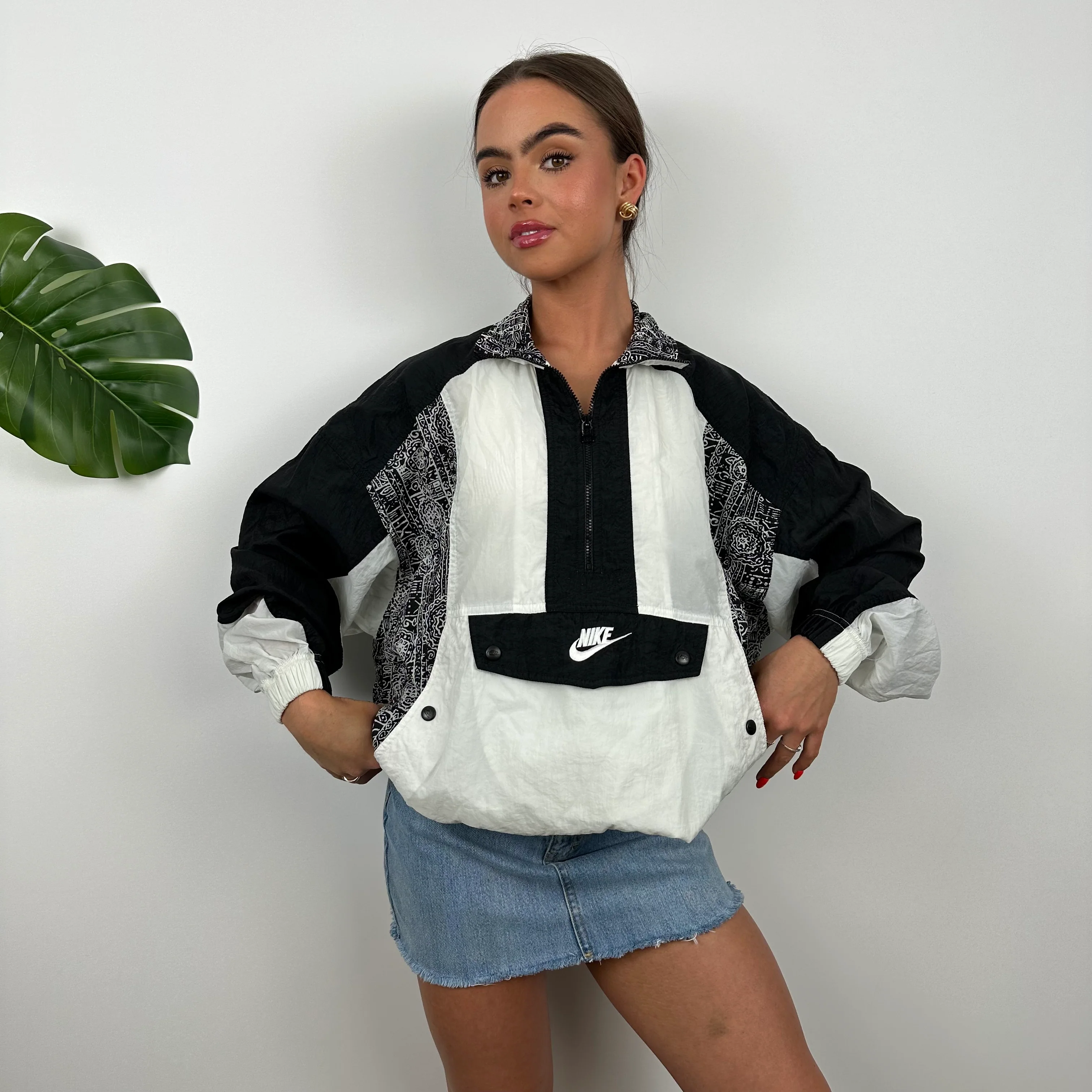 Nike White & Black Embroidered Spell Out Quarter Zip Windbreaker Jacket (M) - Image 3