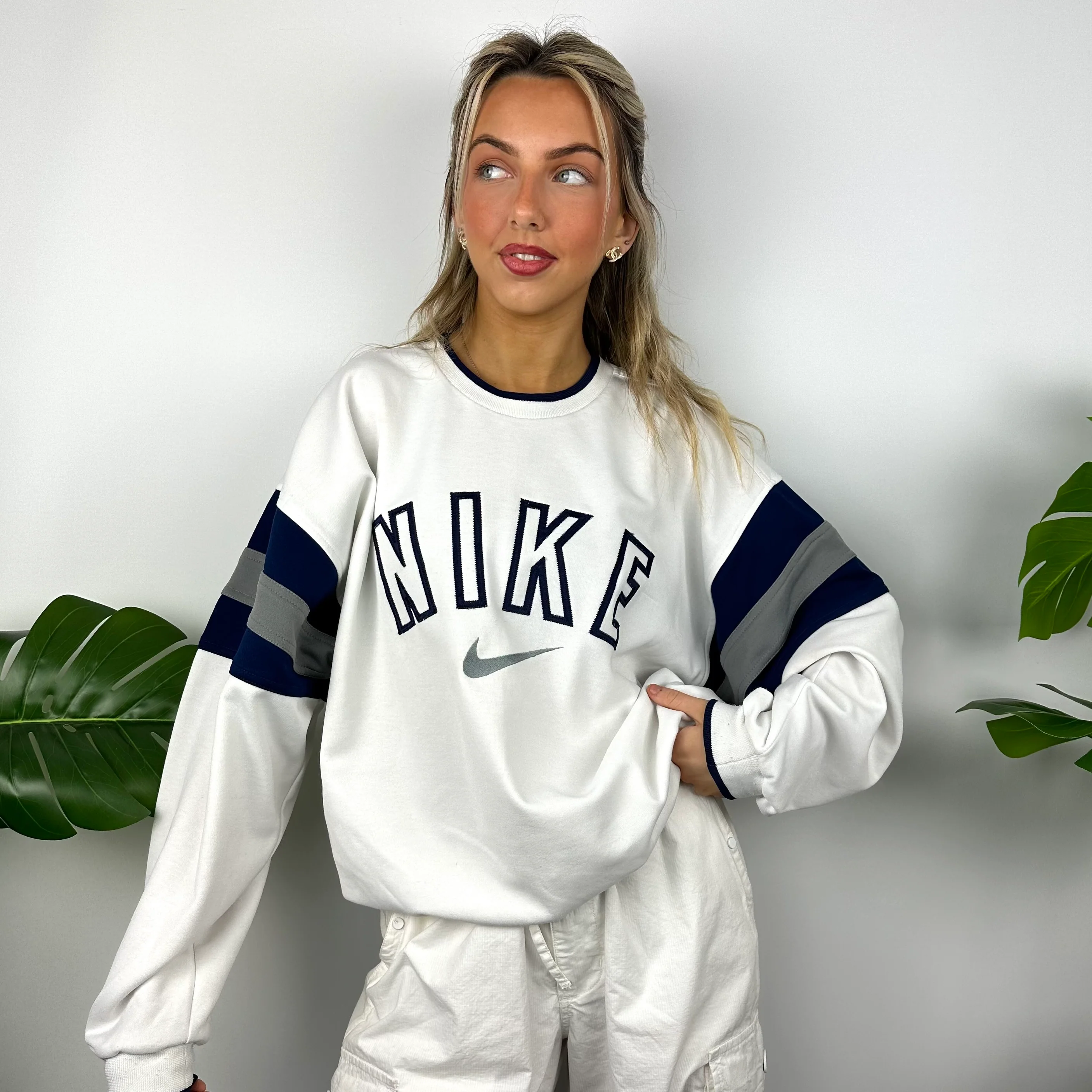 Nike White Embroidered Spell Out Sweatshirt (L) - Image 2