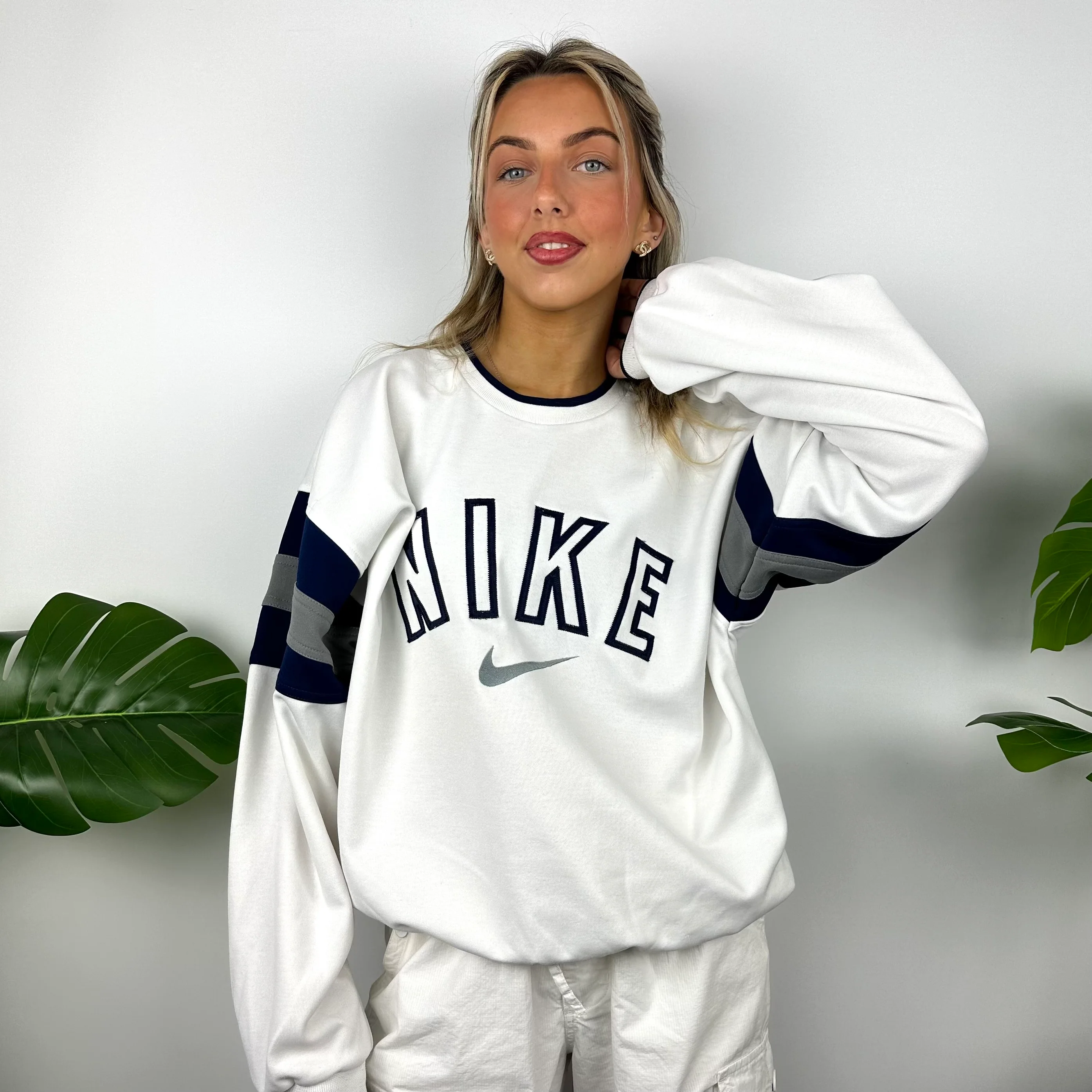 Nike White Embroidered Spell Out Sweatshirt (L) - Image 3