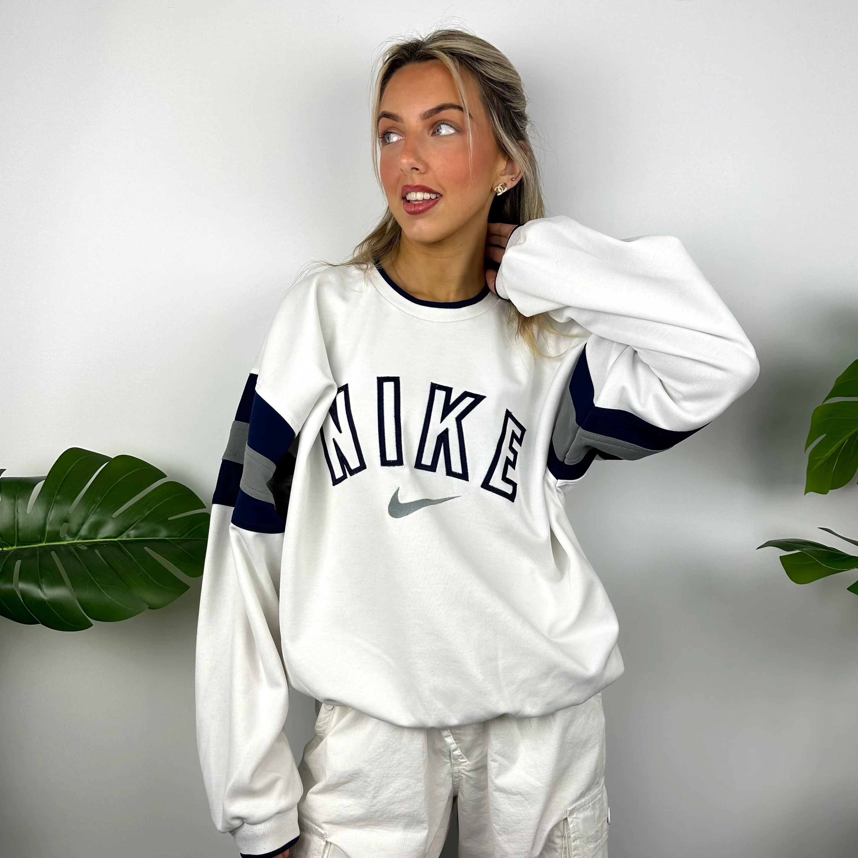 Nike White Embroidered Spell Out Sweatshirt (L) - Image 6