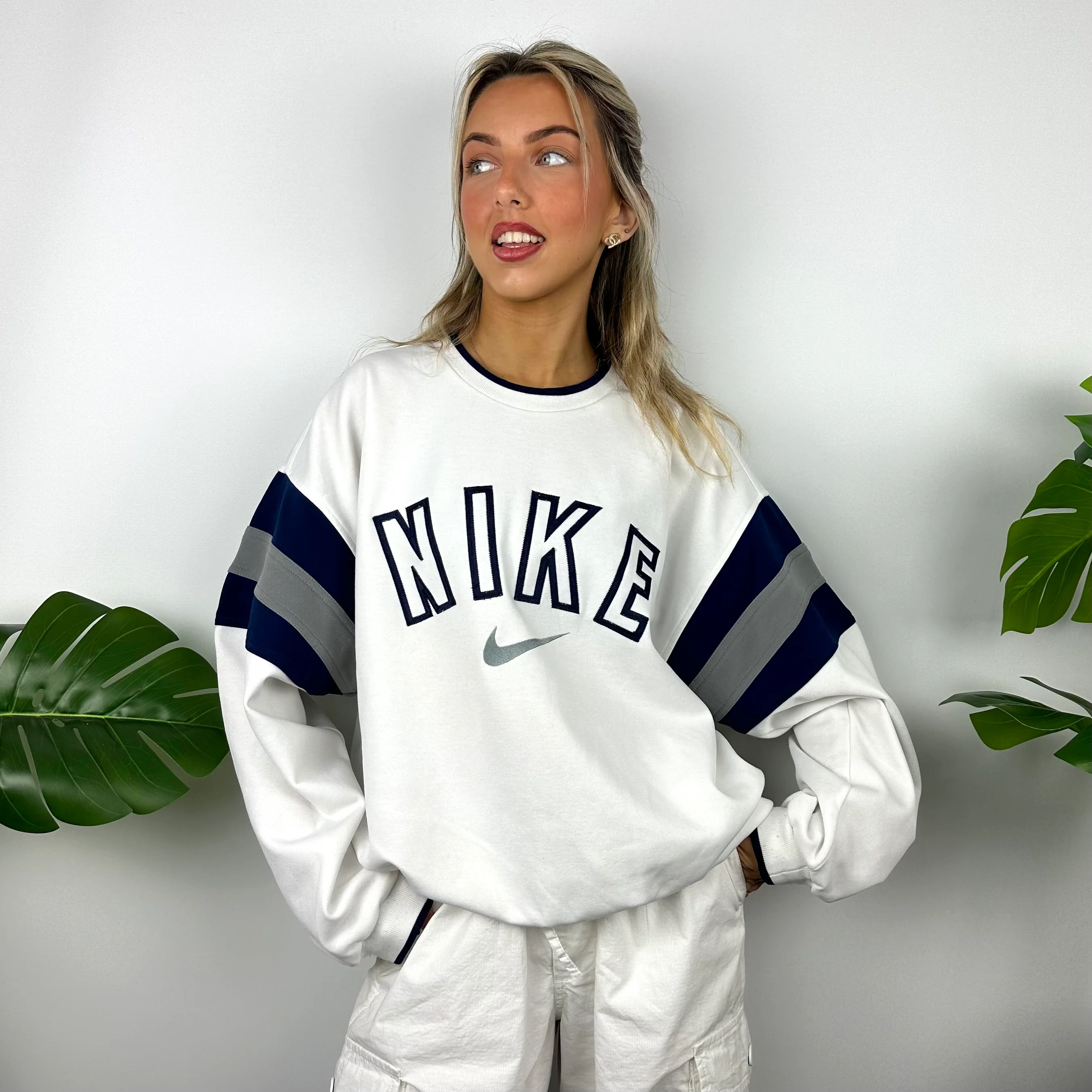 Nike White Embroidered Spell Out Sweatshirt (L) - Image 8