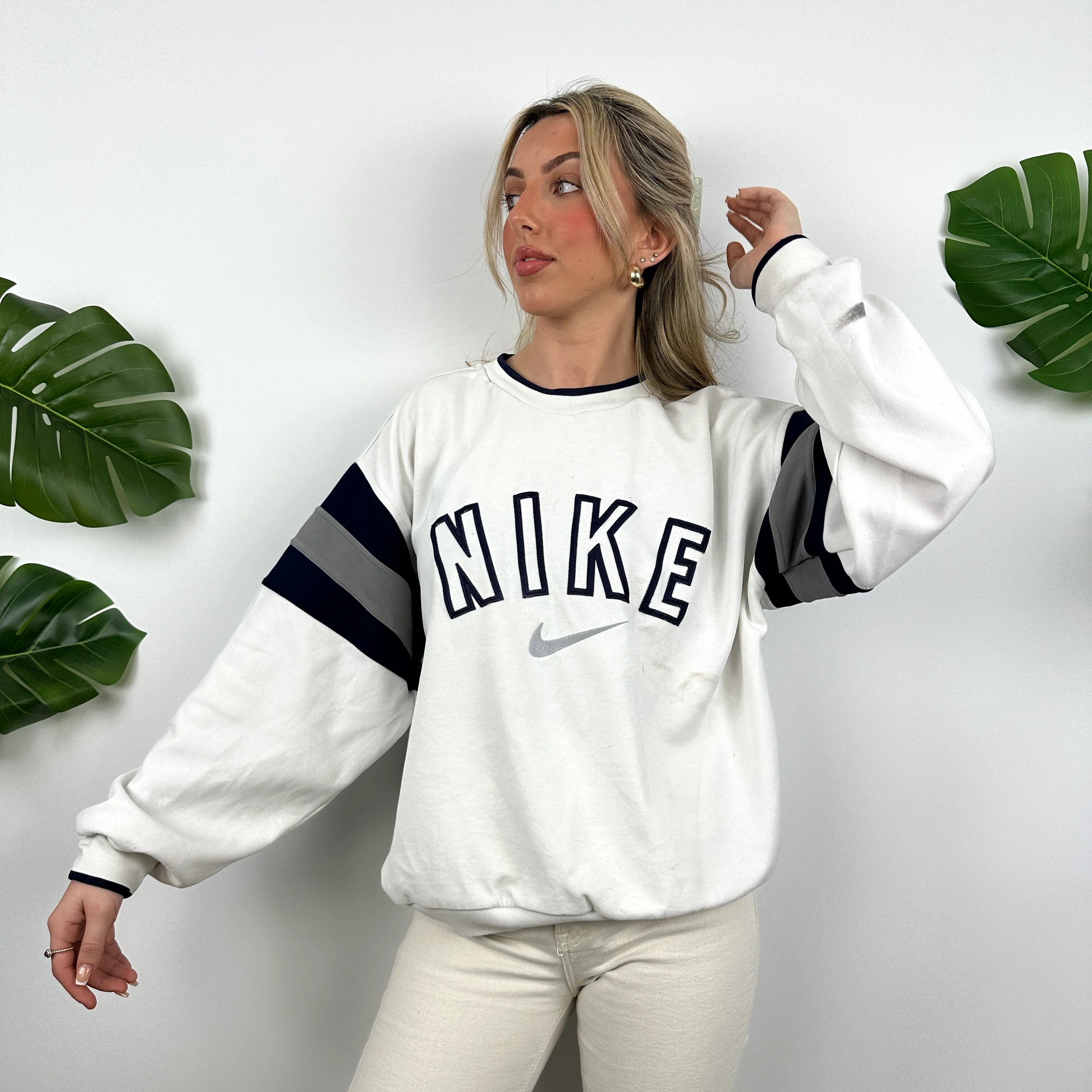 Nike White Embroidered Spell Out Sweatshirt (M) - Image 3