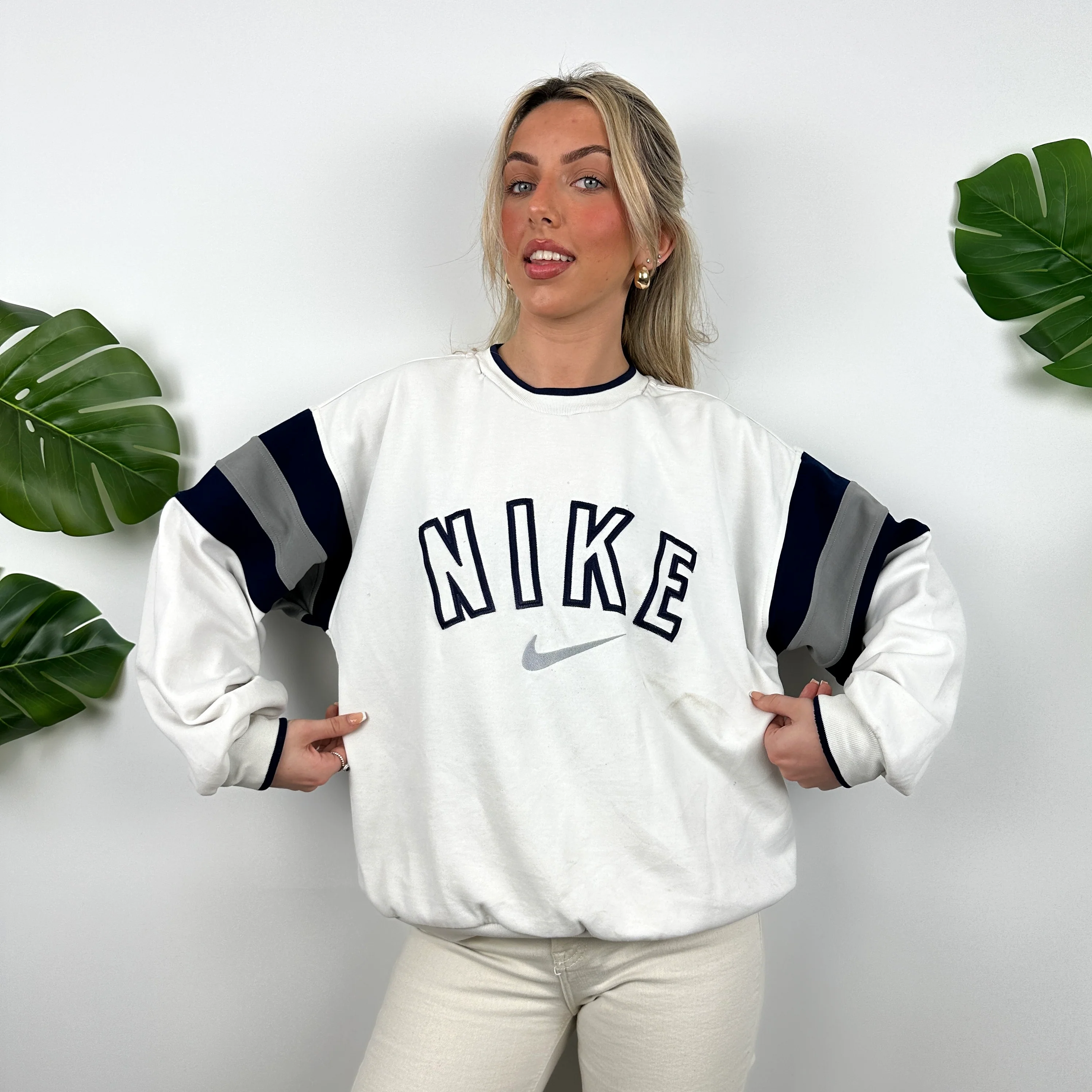 Nike White Embroidered Spell Out Sweatshirt (M) - Image 5