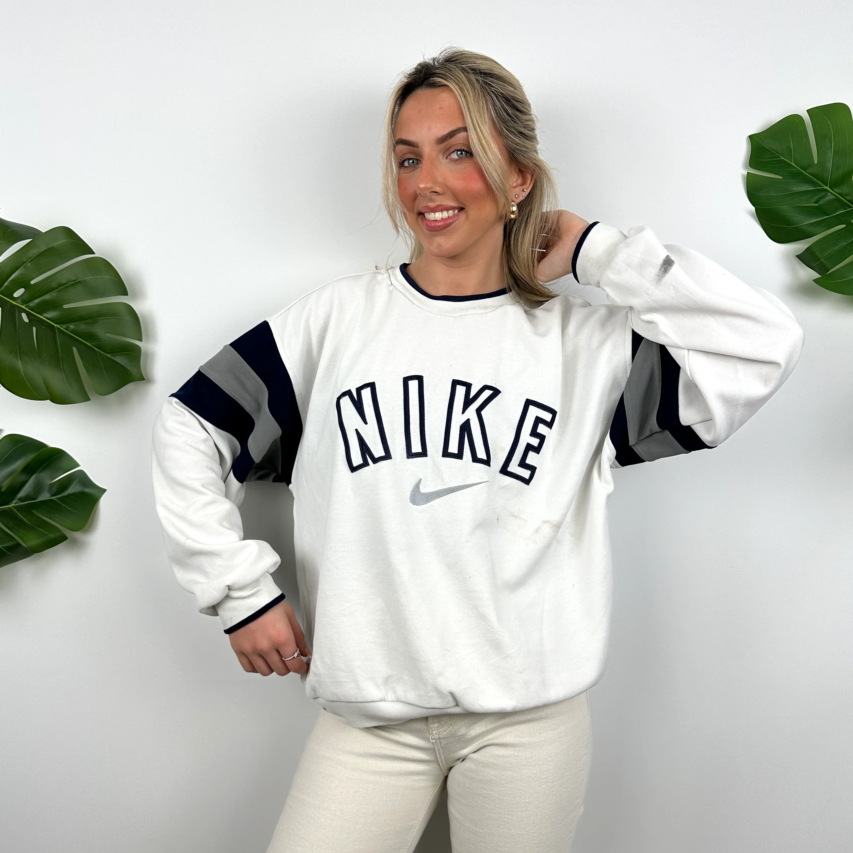 Nike White Embroidered Spell Out Sweatshirt (M) - Image 6