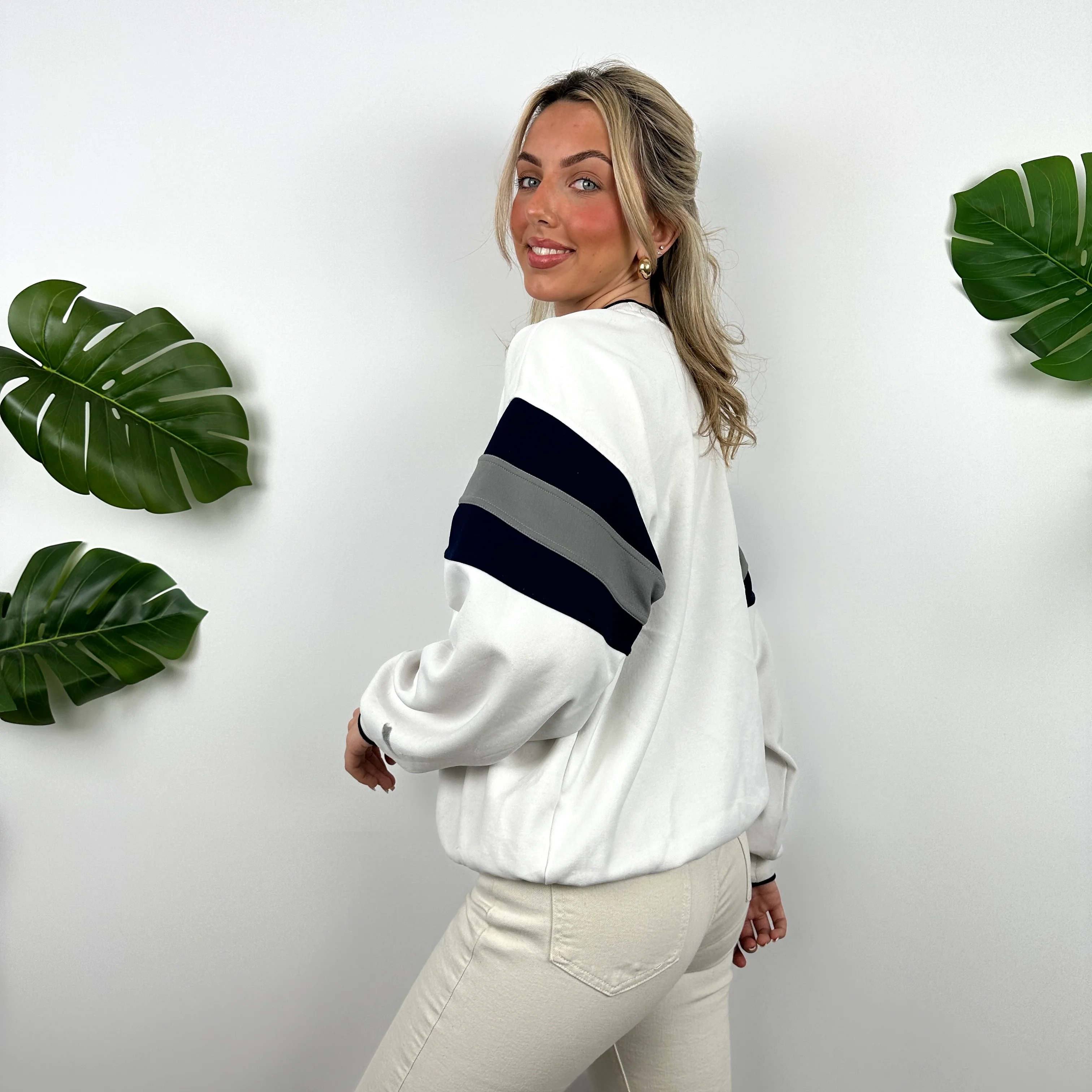 Nike White Embroidered Spell Out Sweatshirt (M) - Image 7