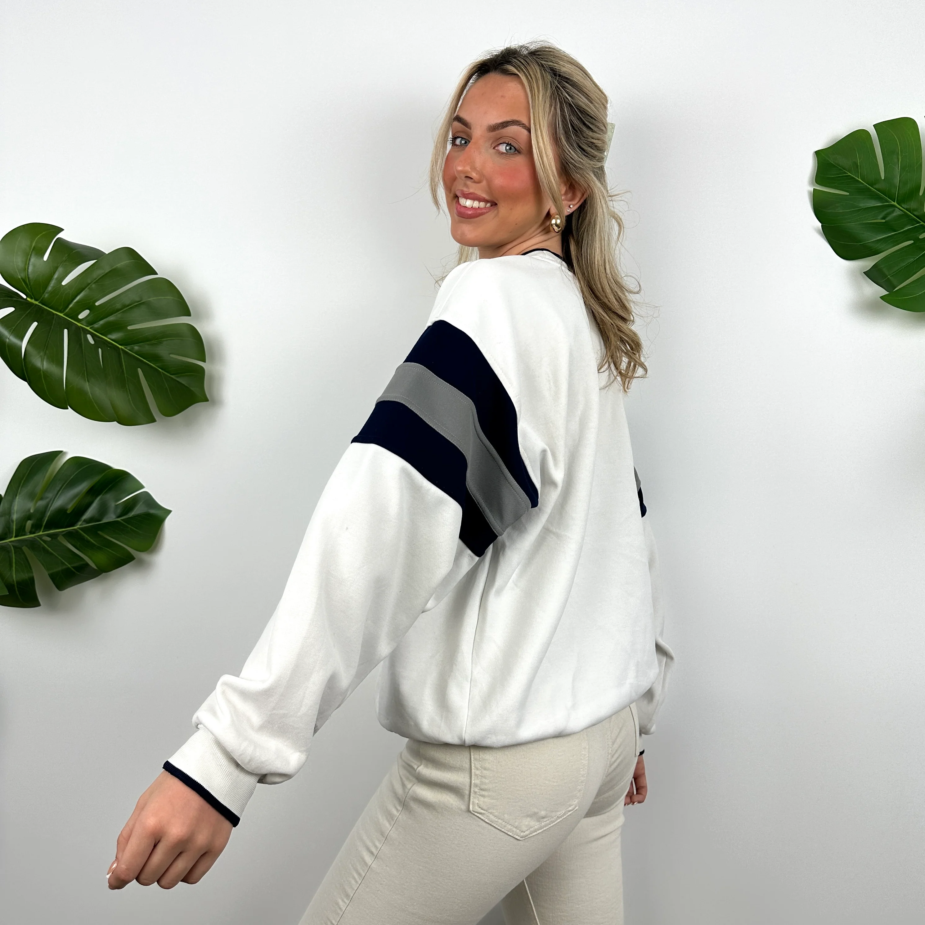 Nike White Embroidered Spell Out Sweatshirt (M) - Image 8