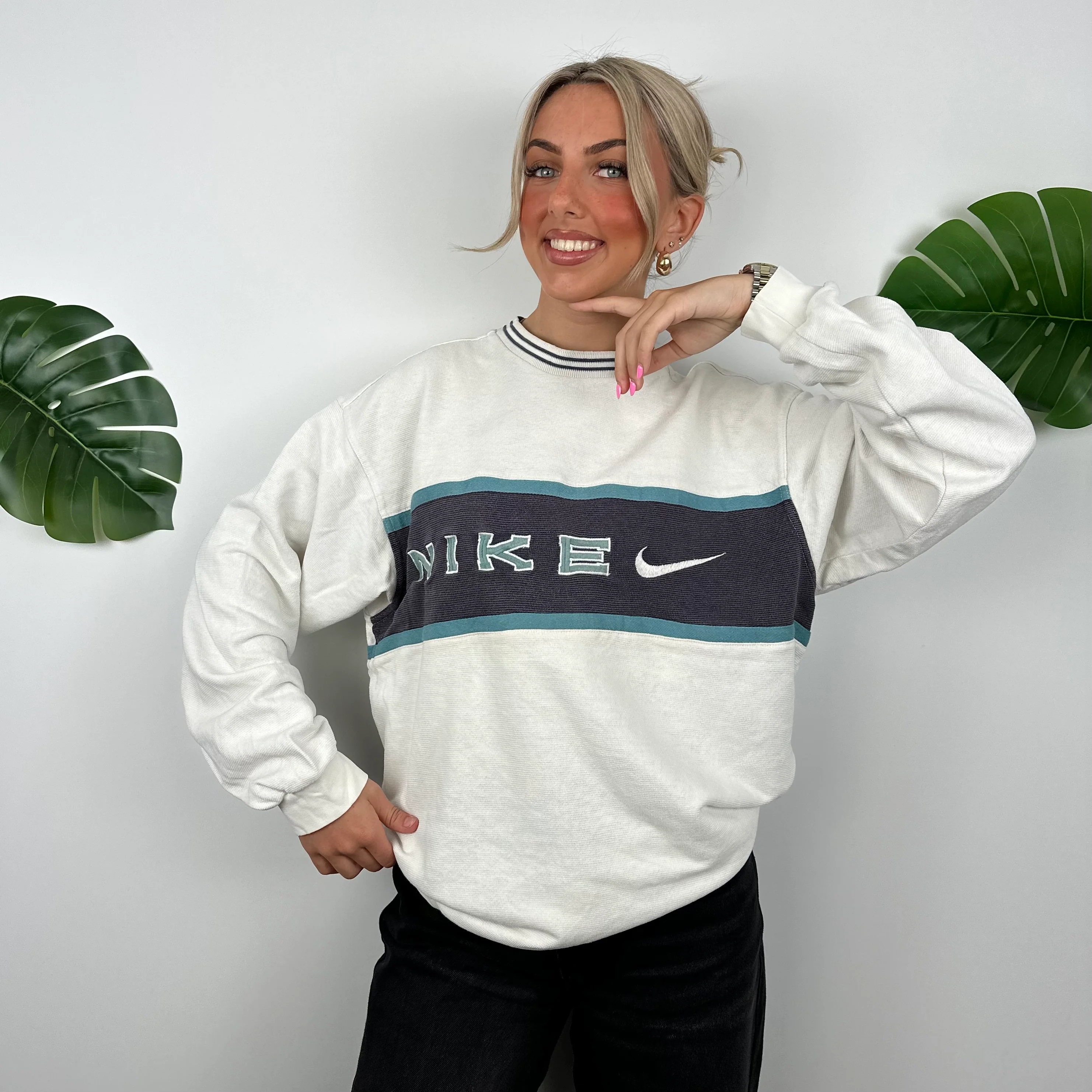 Nike White Embroidered Spell Out Sweatshirt (L) - Image 3