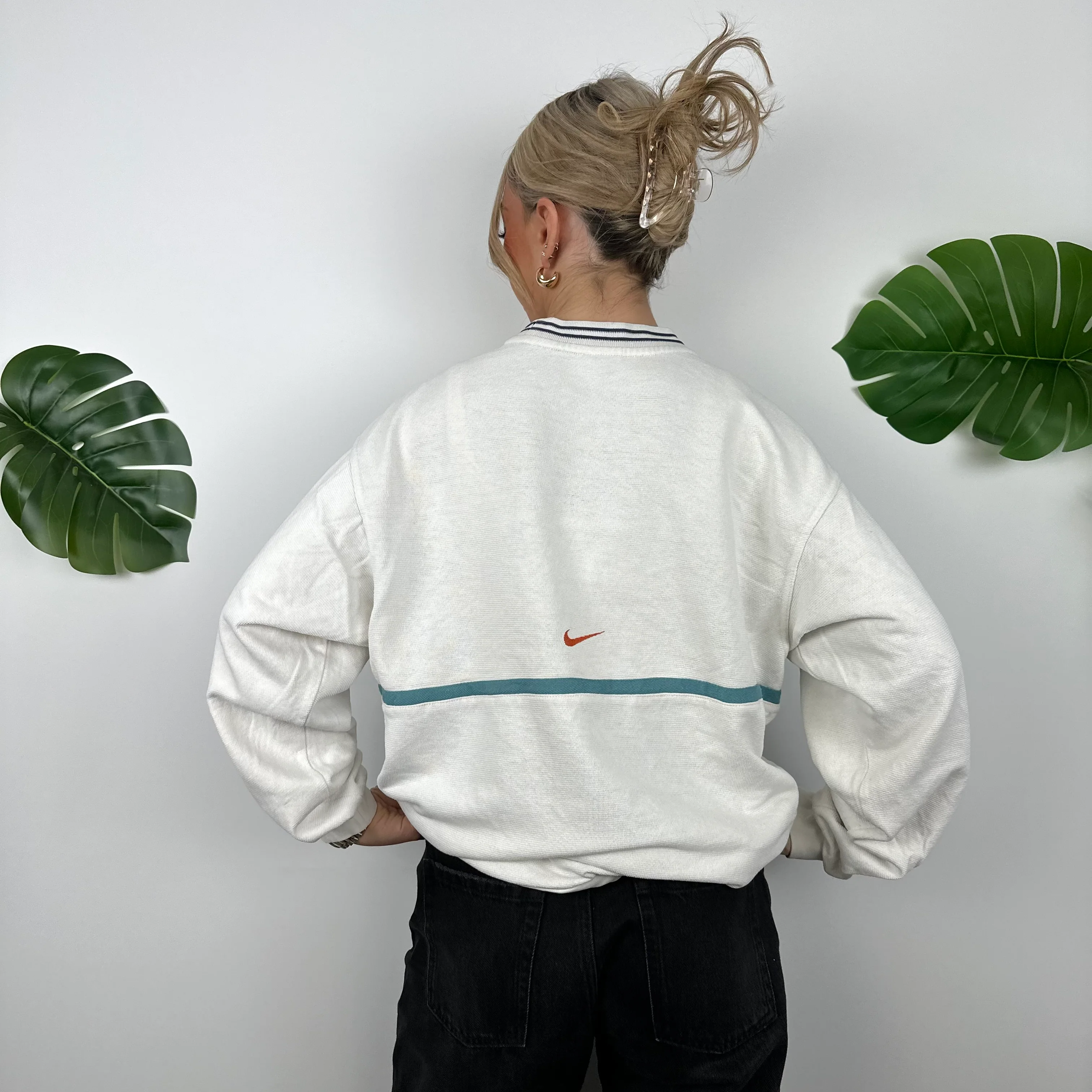 Nike White Embroidered Spell Out Sweatshirt (L) - Image 4