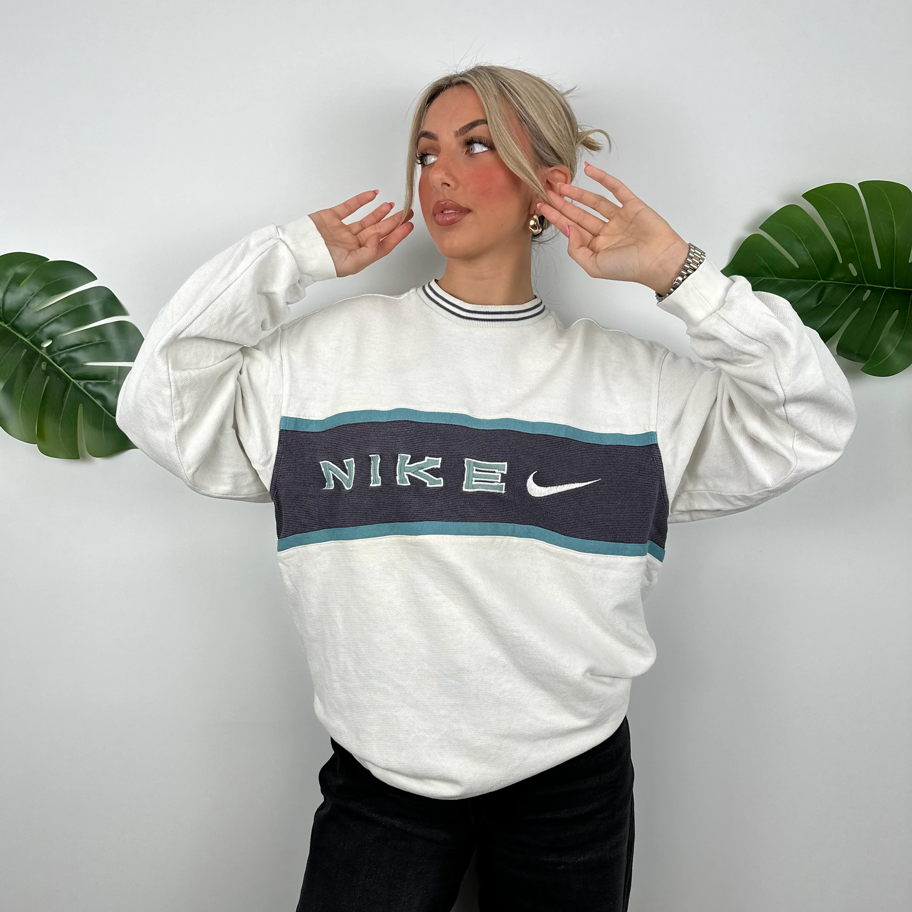 Nike White Embroidered Spell Out Sweatshirt (L) - Image 5