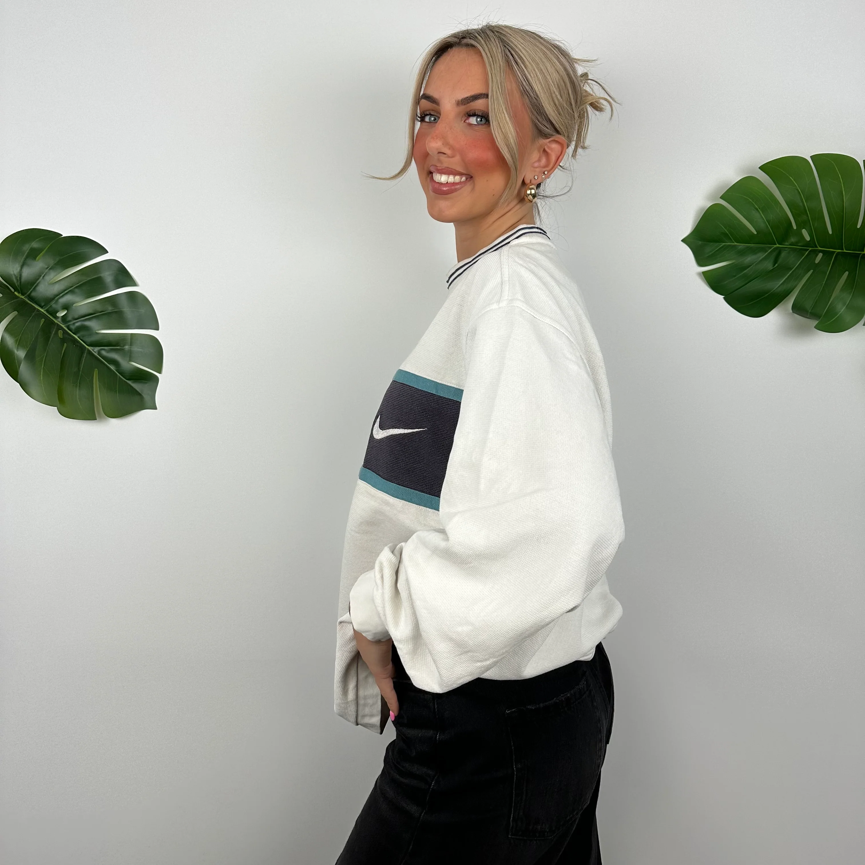 Nike White Embroidered Spell Out Sweatshirt (L) - Image 6