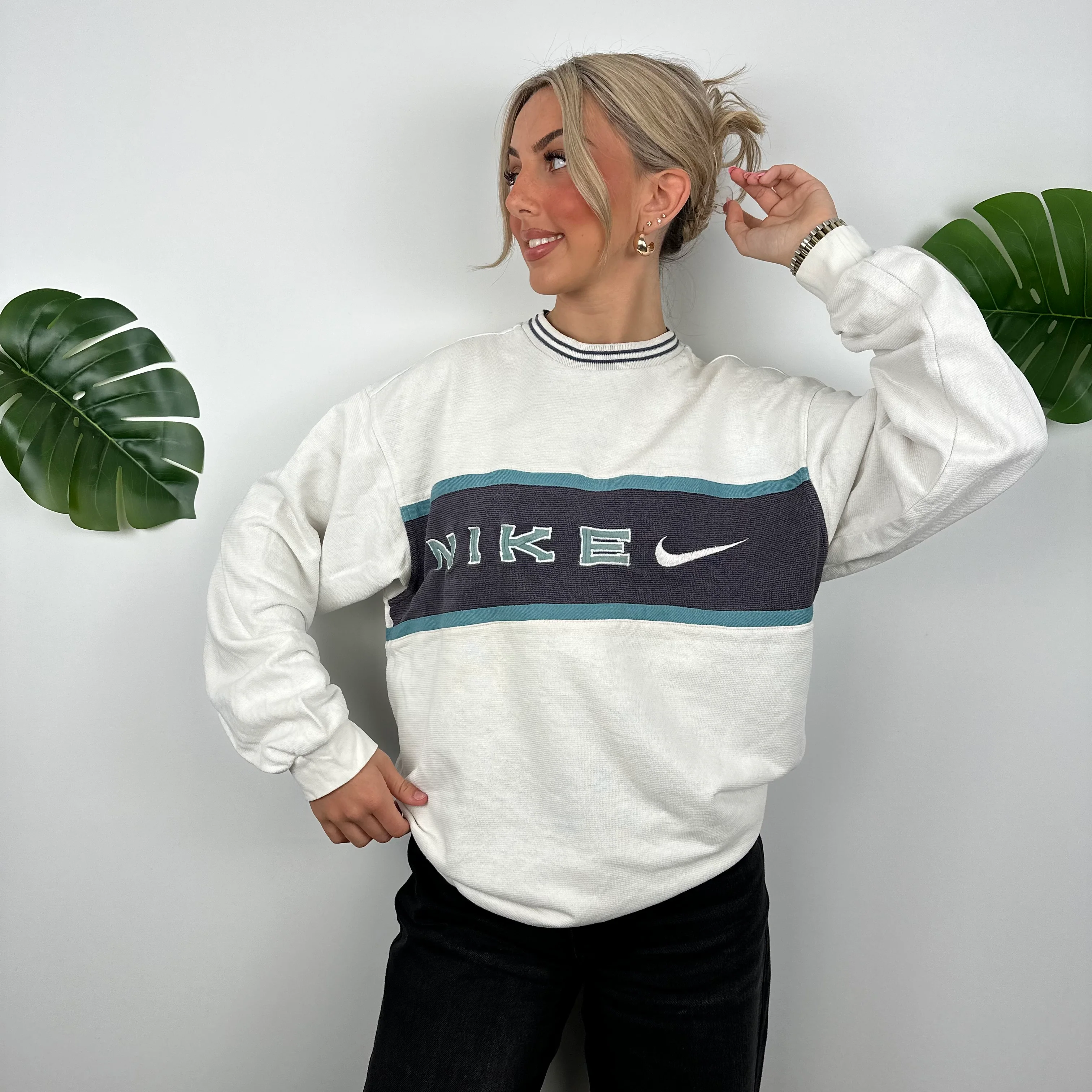 Nike White Embroidered Spell Out Sweatshirt (L) - Image 7