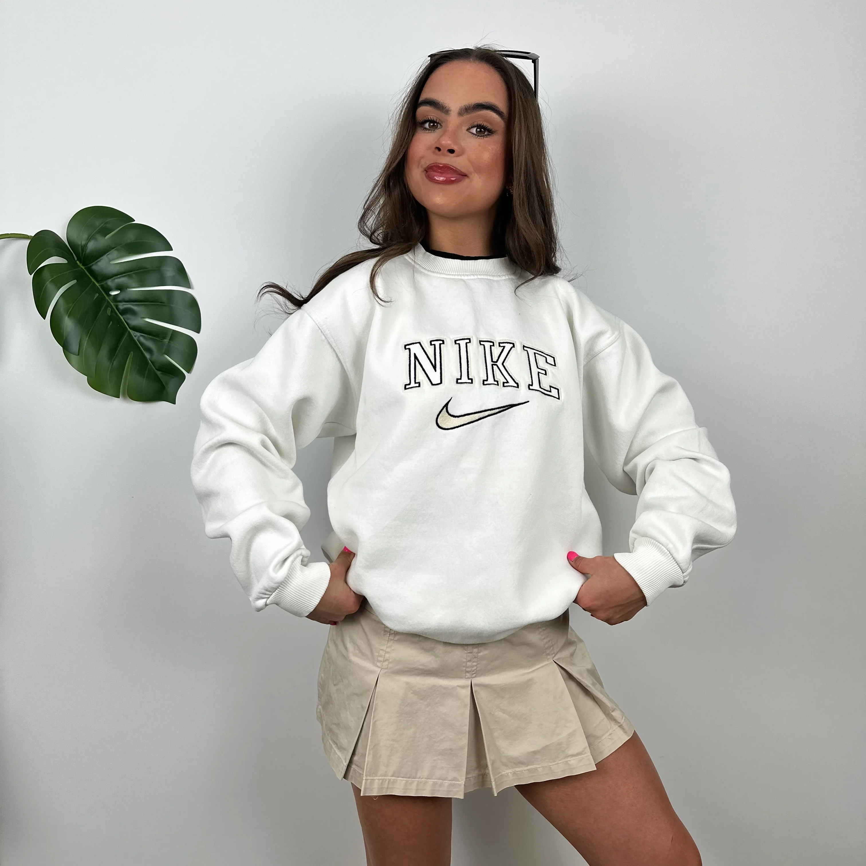 Nike White Embroidered Spell Out Sweatshirt (M) - Image 5