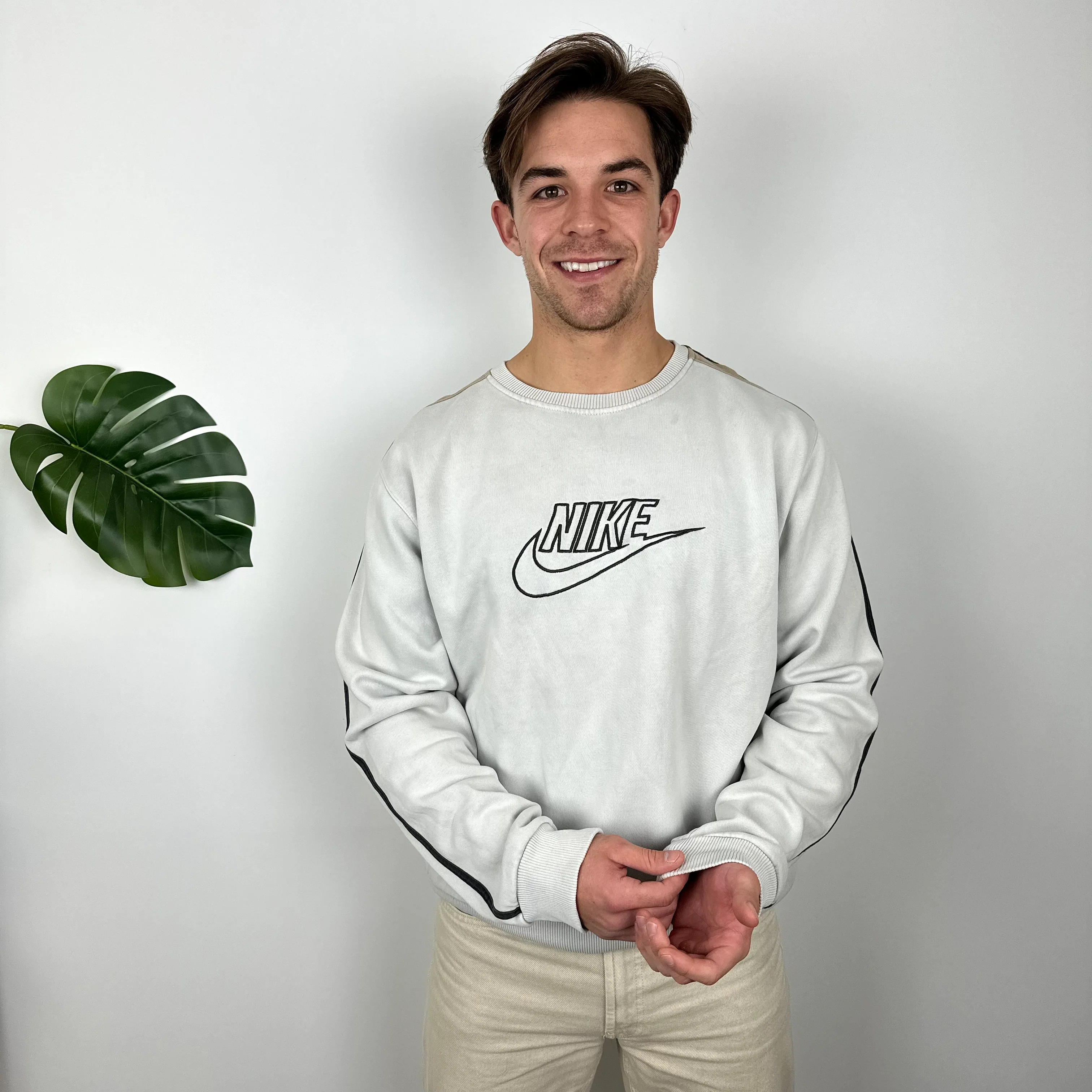 Nike White Embroidered Spell Out Sweatshirt (L) - Image 6