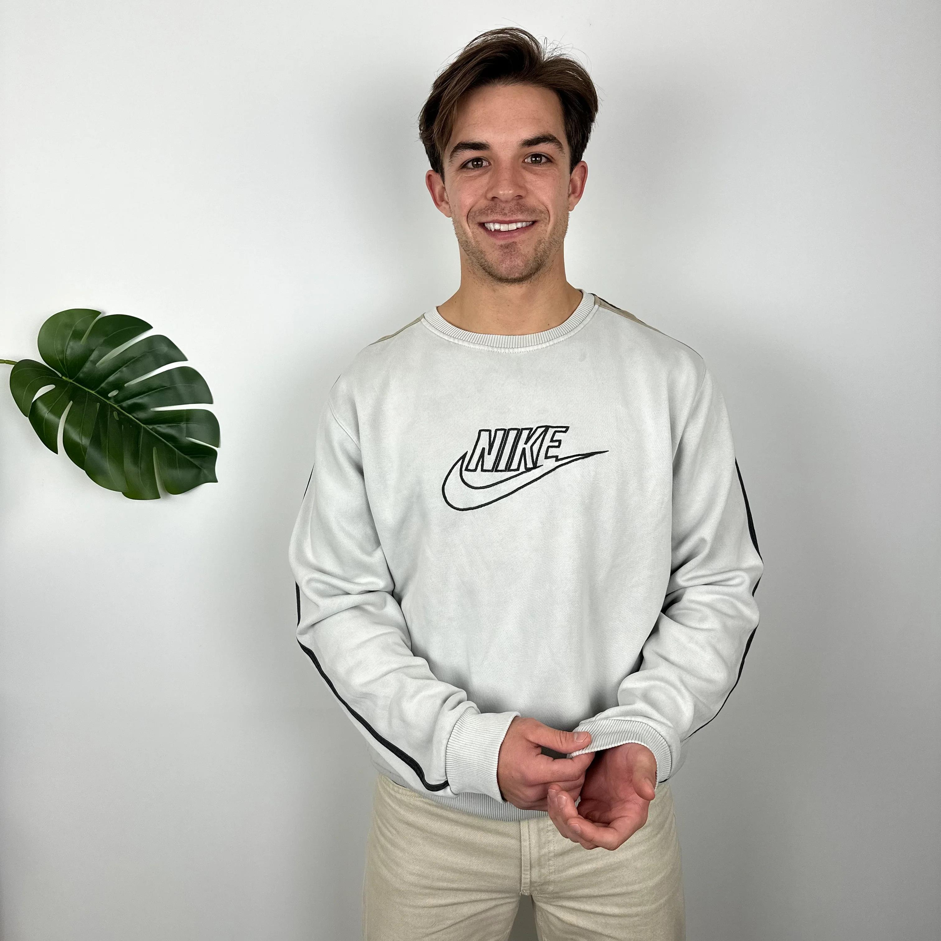 Nike White Embroidered Spell Out Sweatshirt (L) - Image 7