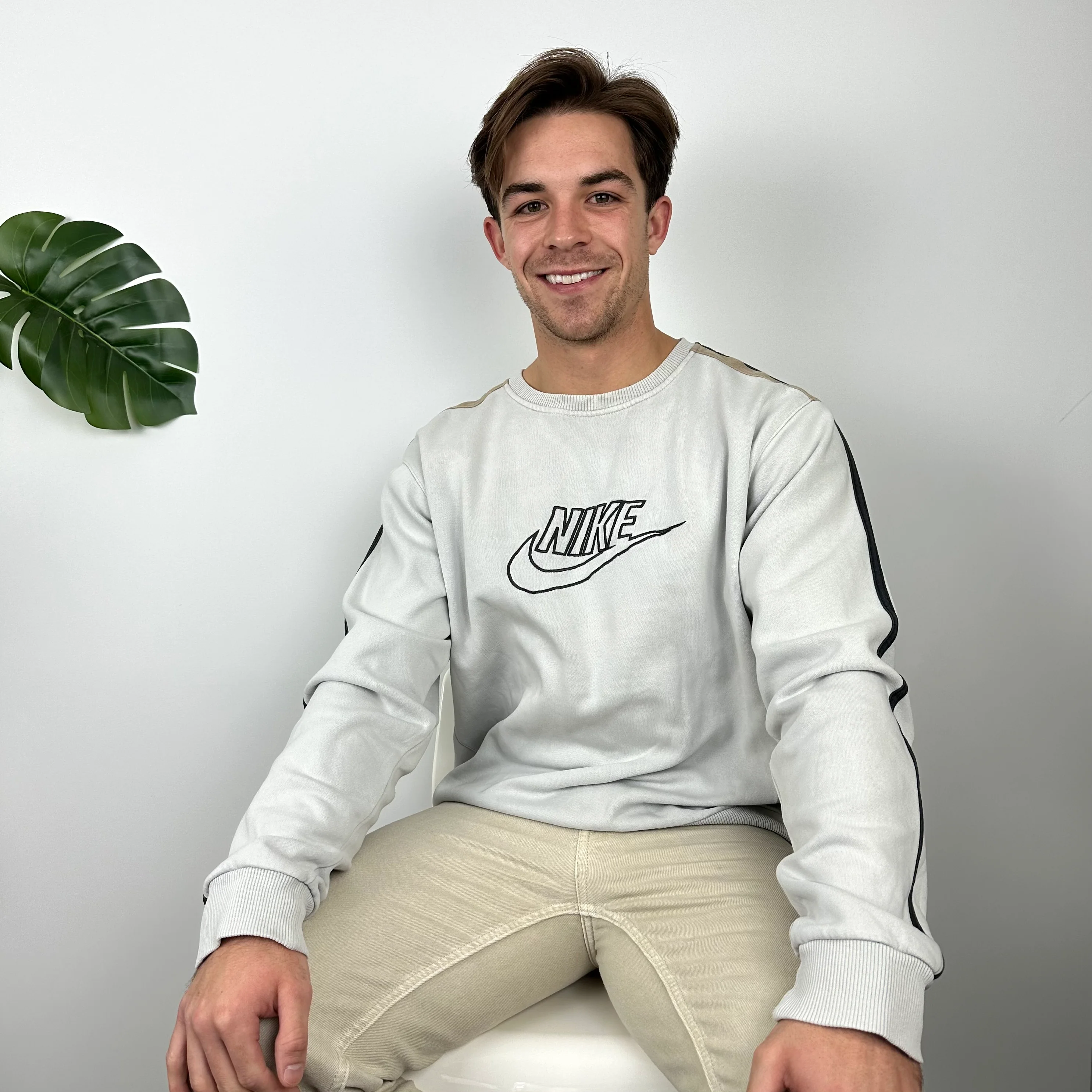 Nike White Embroidered Spell Out Sweatshirt (L) - Image 8