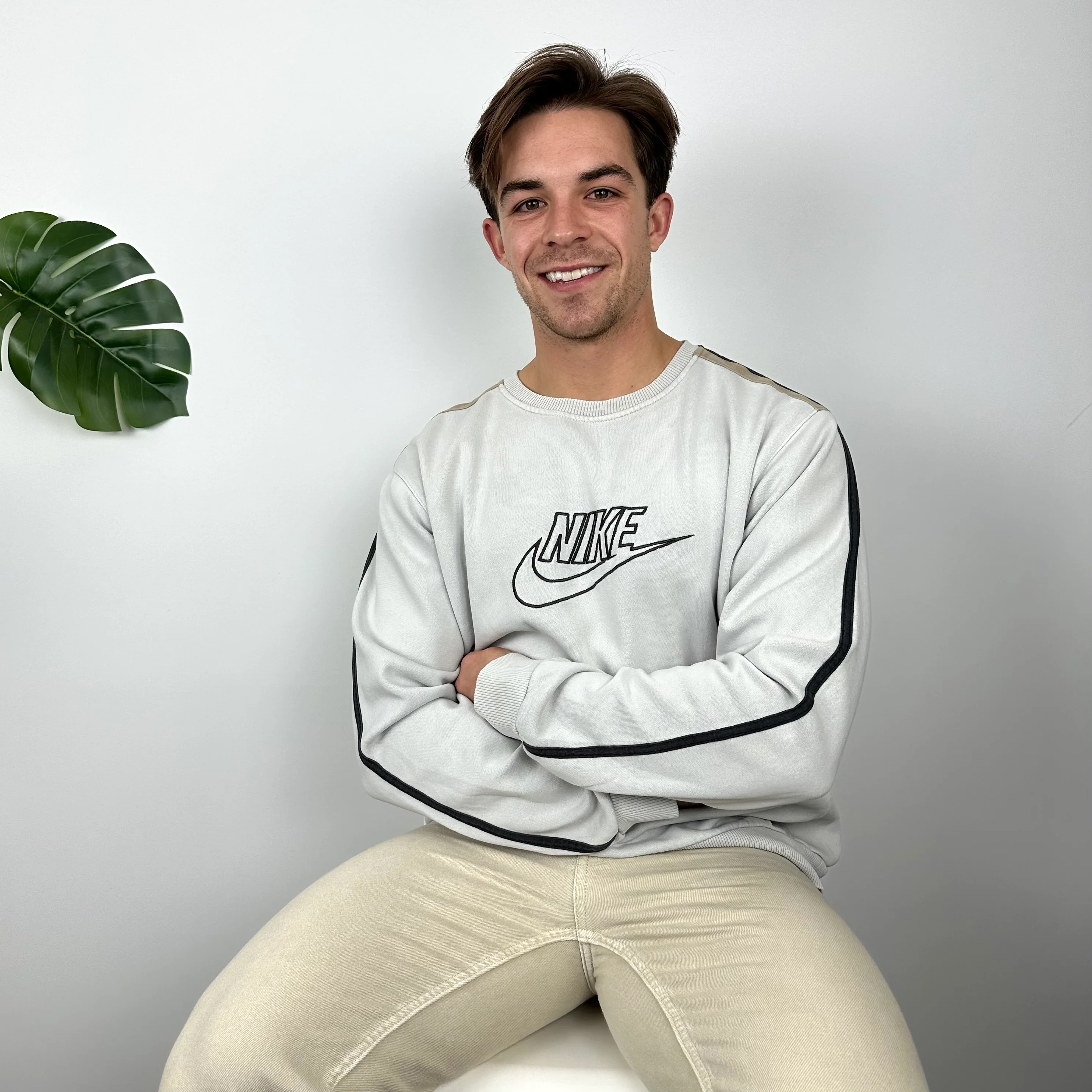 Nike White Embroidered Spell Out Sweatshirt (L) - Image 9