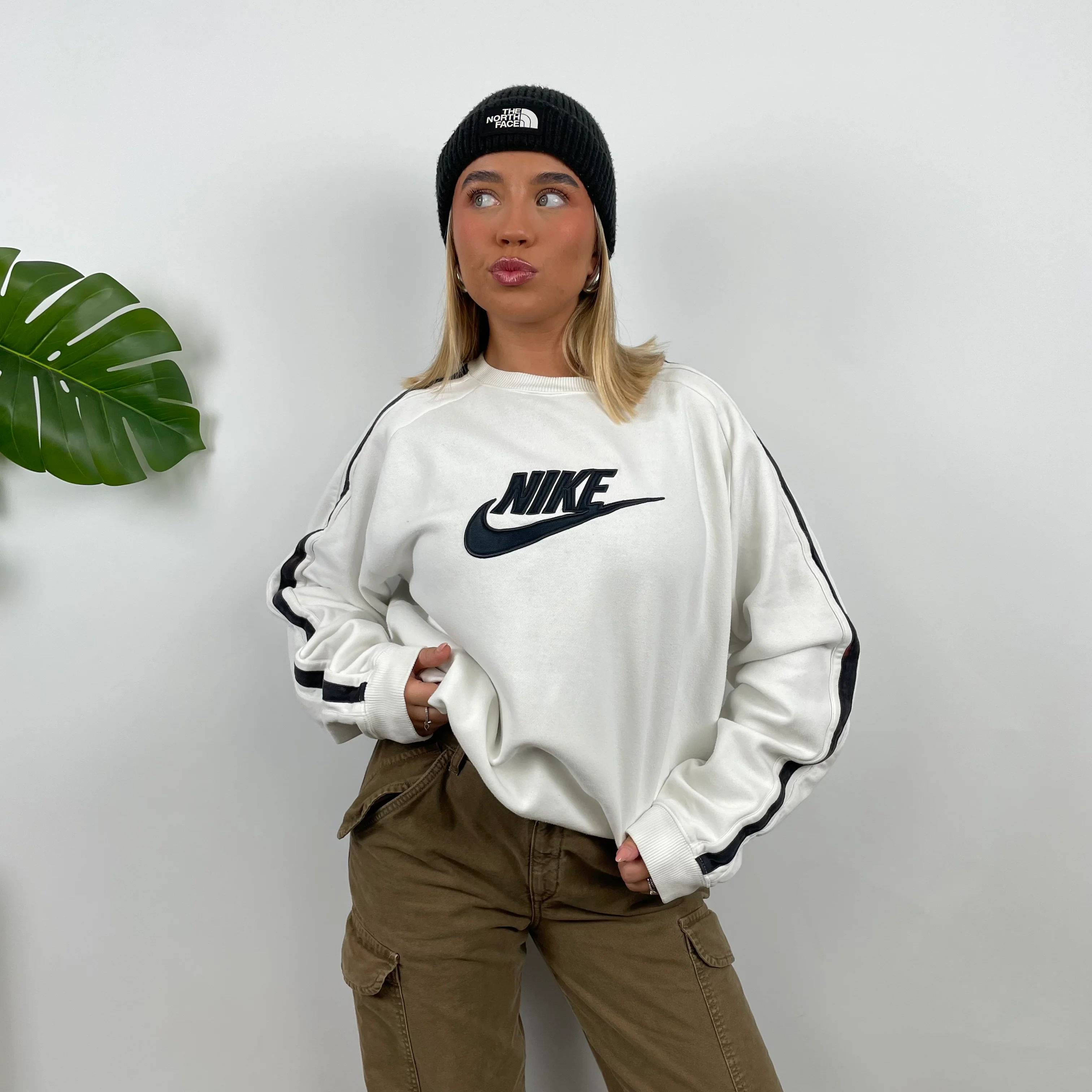 Nike White Embroidered Spell Out Sweatshirt (M) - Image 3